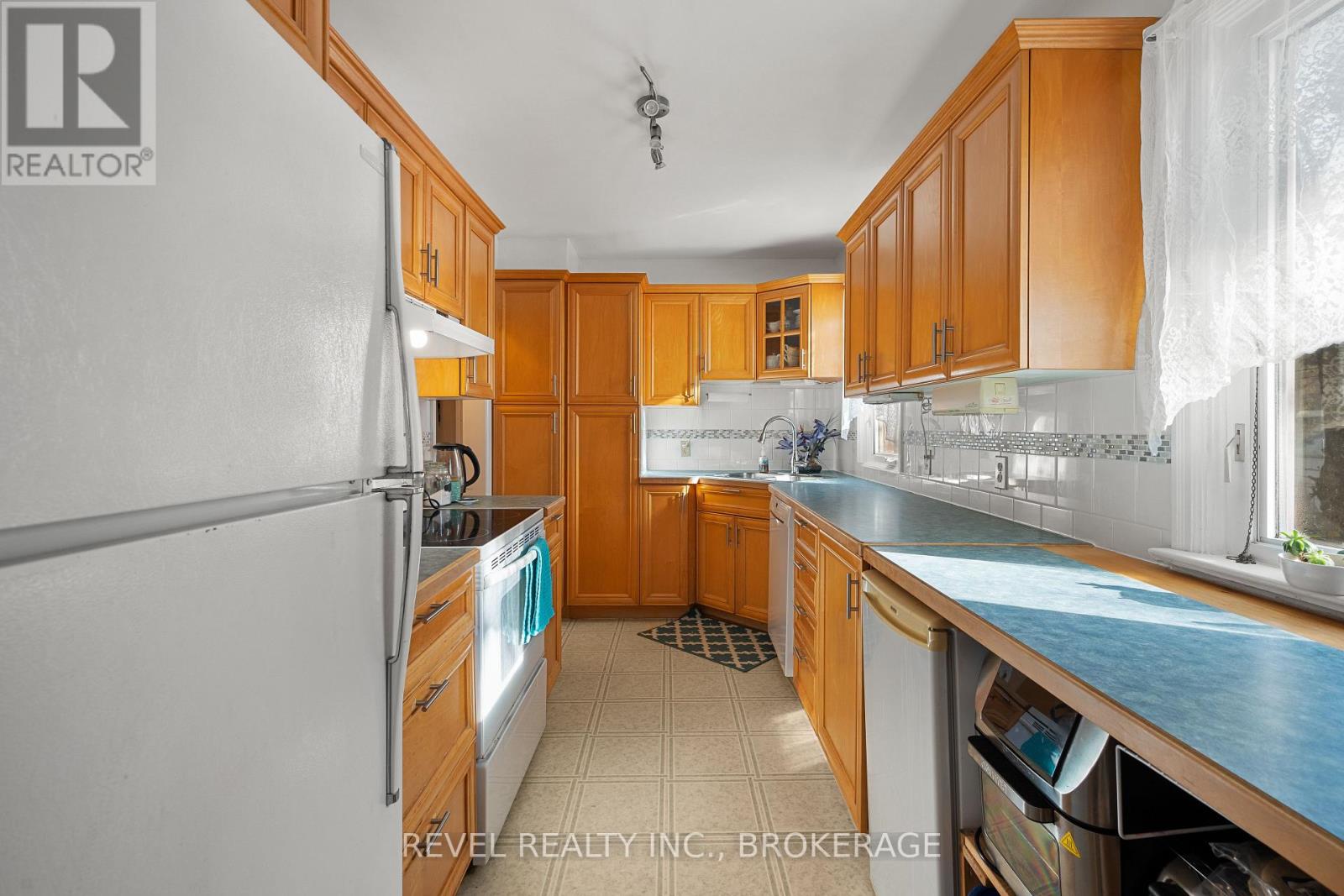 9 Hillcrest Avenue, Kingston, Ontario  K7K 4L7 - Photo 6 - X12572138