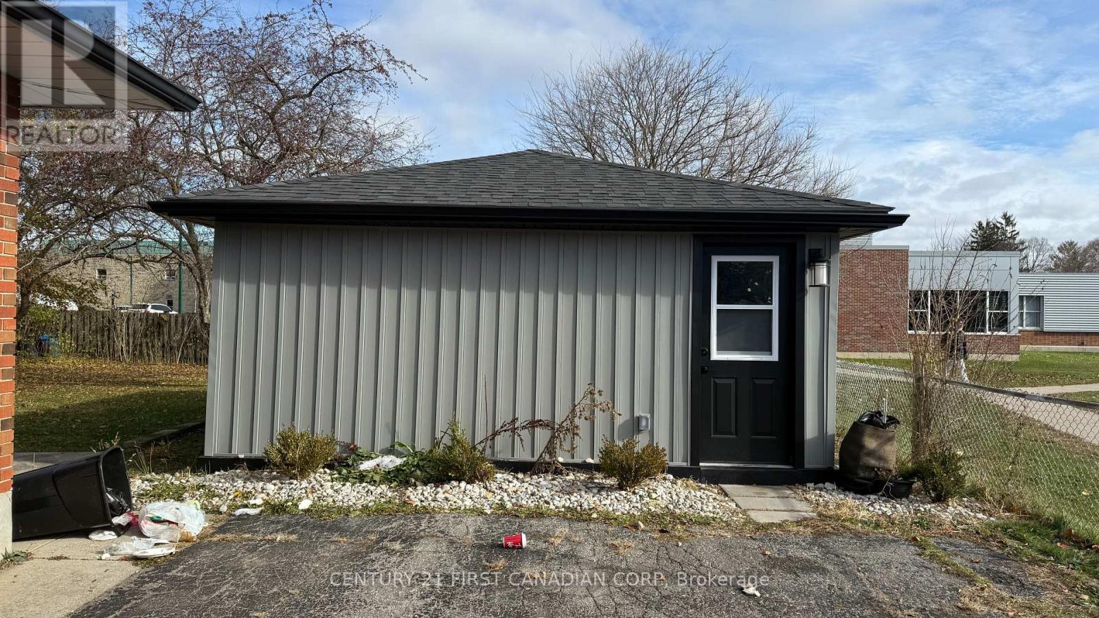 29 Ford Crescent, London North, Ontario  N6G 1H8 - Photo 2 - X12572280