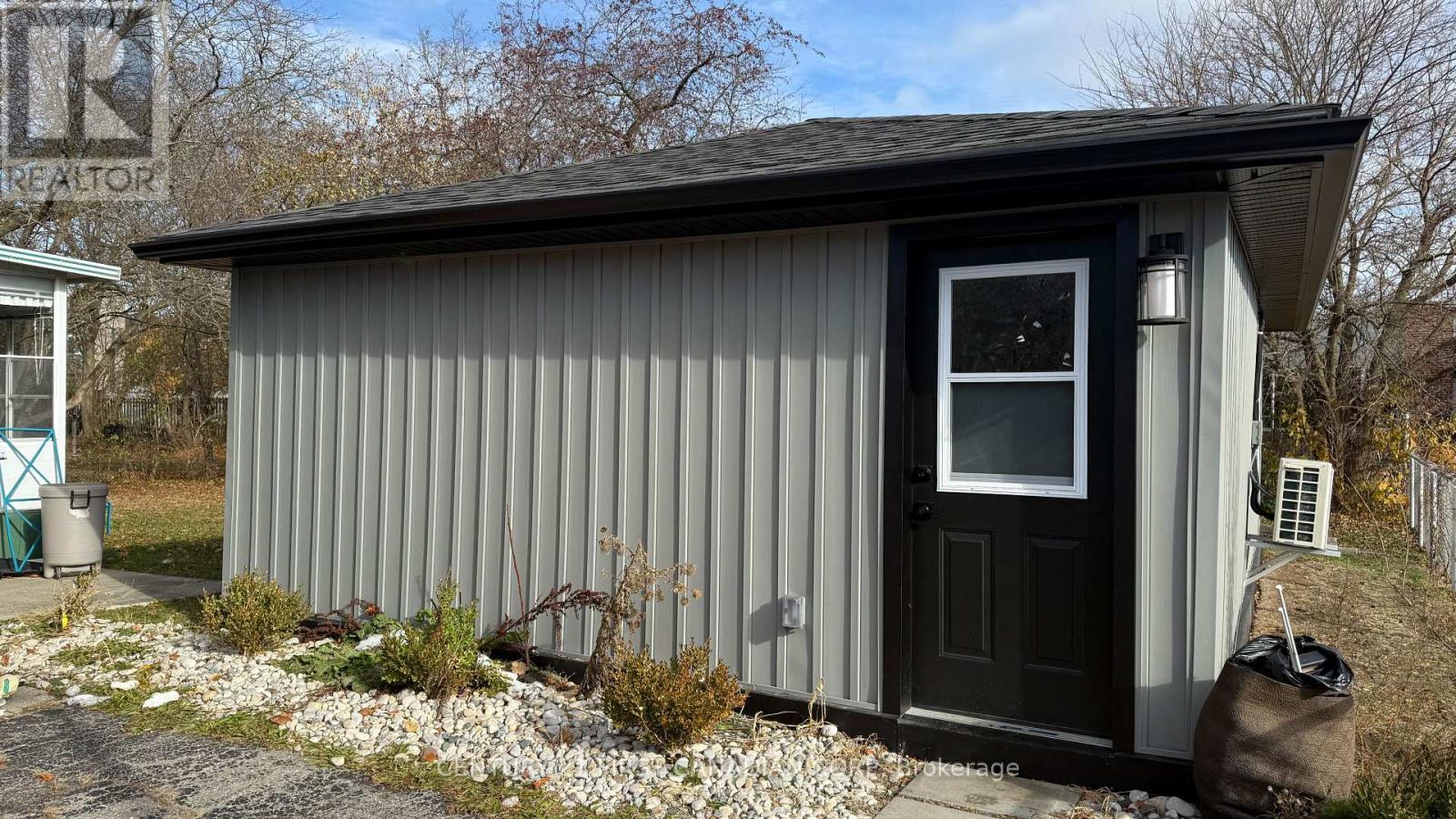 29 Ford Crescent, London North, Ontario  N6G 1H8 - Photo 3 - X12572280