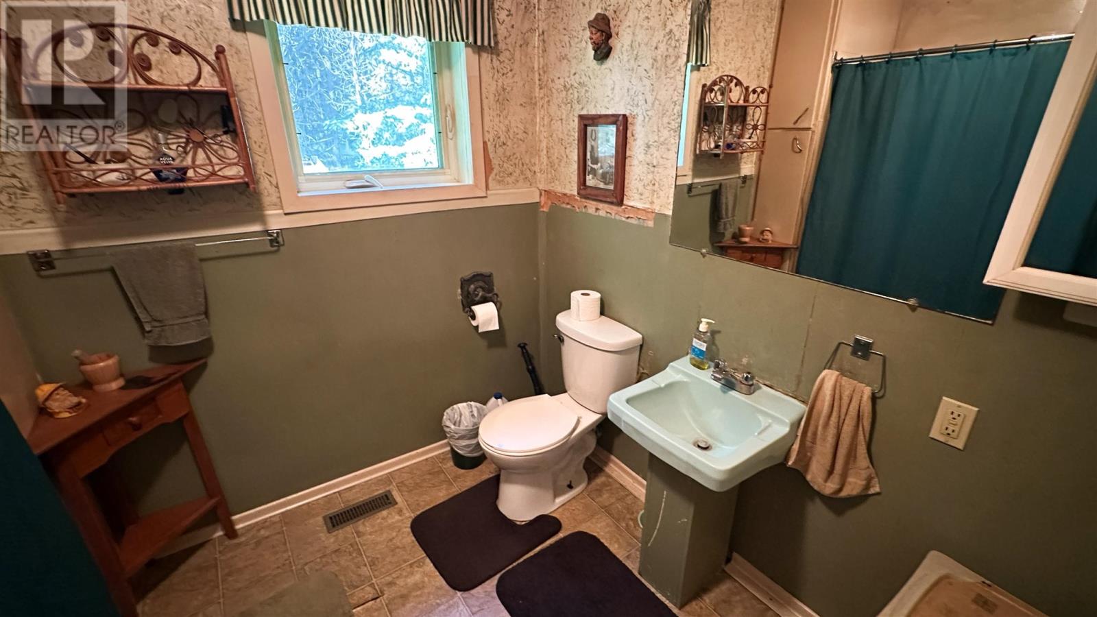 100 Tetroe Rd, Kenora, Ontario  P9N 0A5 - Photo 9 - TB252065