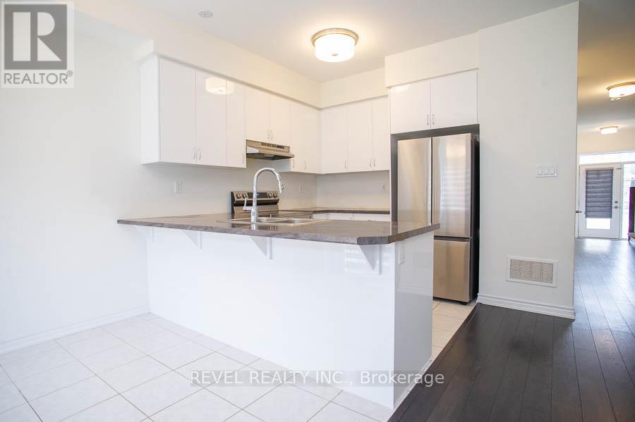 7 Poole Street, Brantford, Ontario  N3V 0B2 - Photo 8 - X12572072