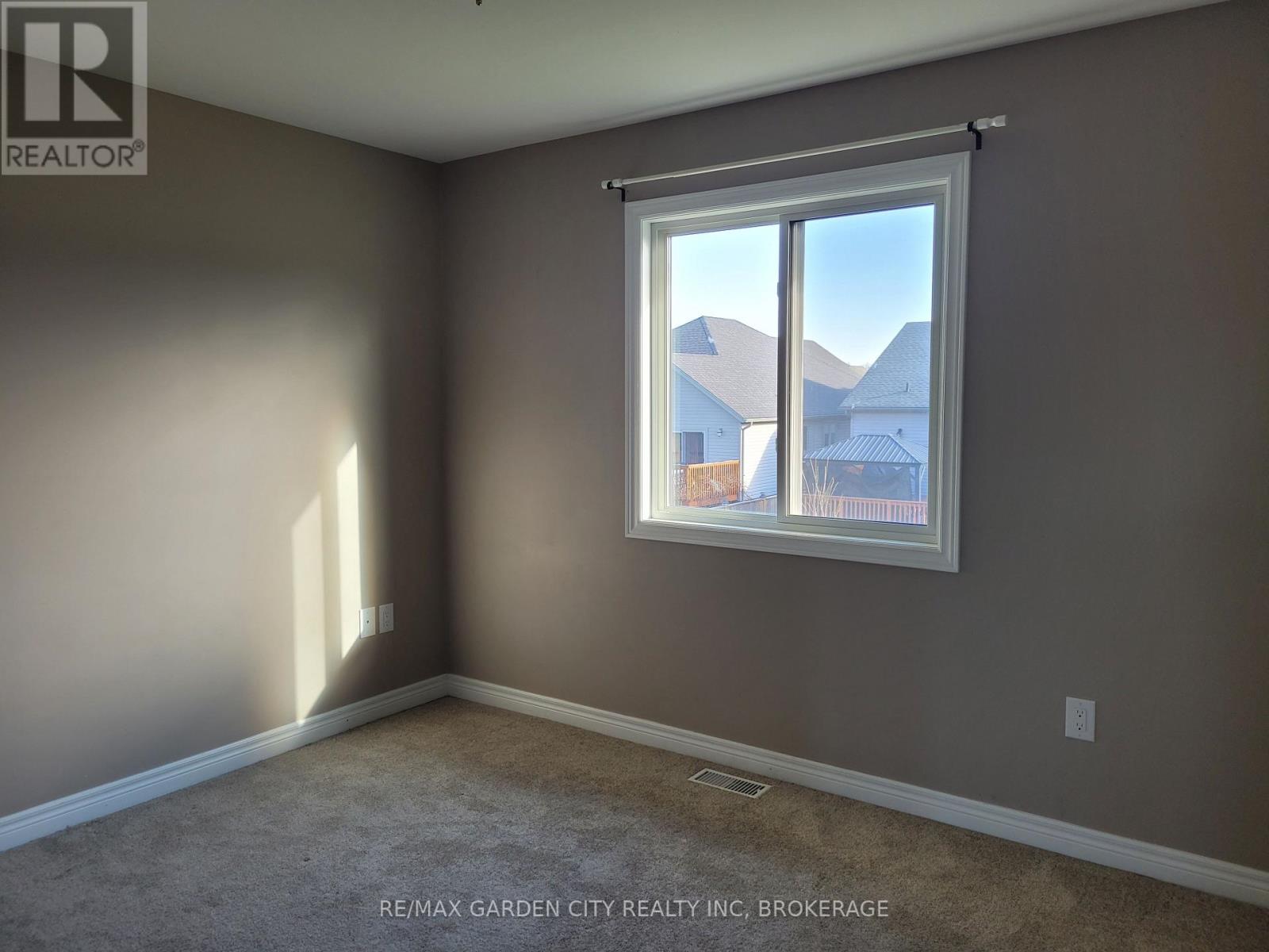 7770 Hanniwell Street, Niagara Falls, Ontario  L2G 4S3 - Photo 17 - X12572236