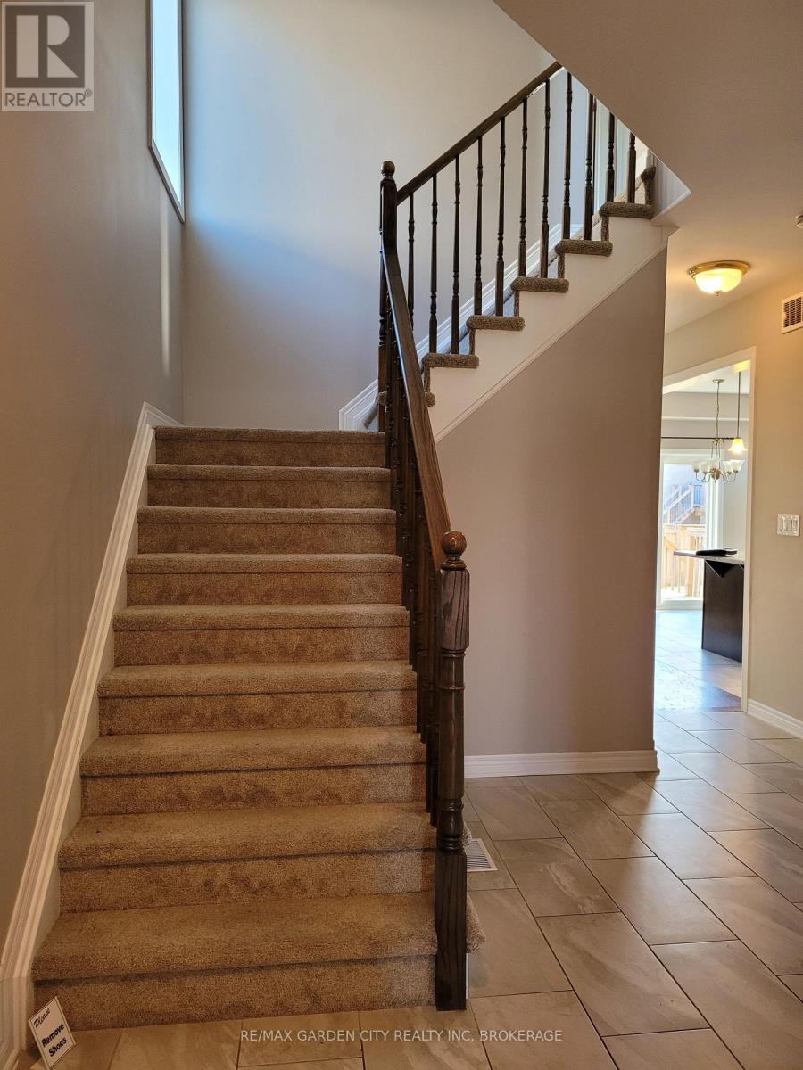 7770 Hanniwell Street, Niagara Falls, Ontario  L2G 4S3 - Photo 4 - X12572236