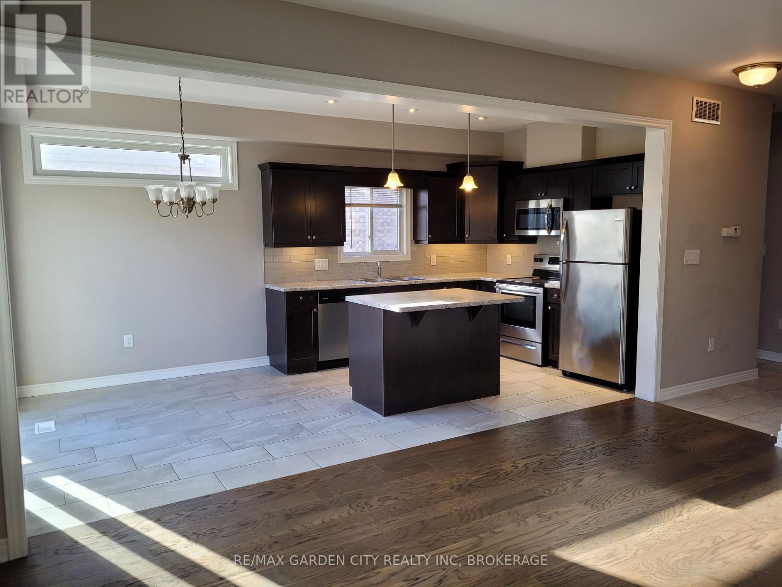 7770 Hanniwell Street, Niagara Falls, Ontario  L2G 4S3 - Photo 7 - X12572236