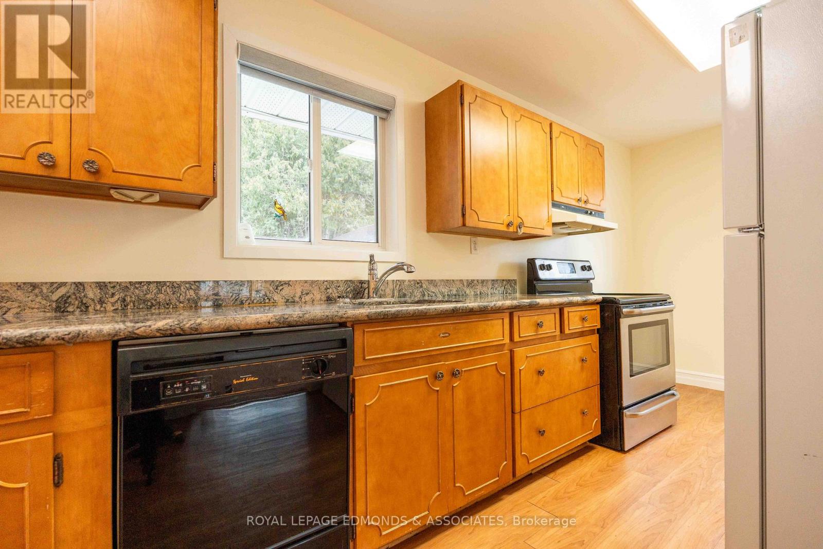 57 Beach Avenue, Deep River, Ontario K0J 1P0 - Photo 10 - X12572148