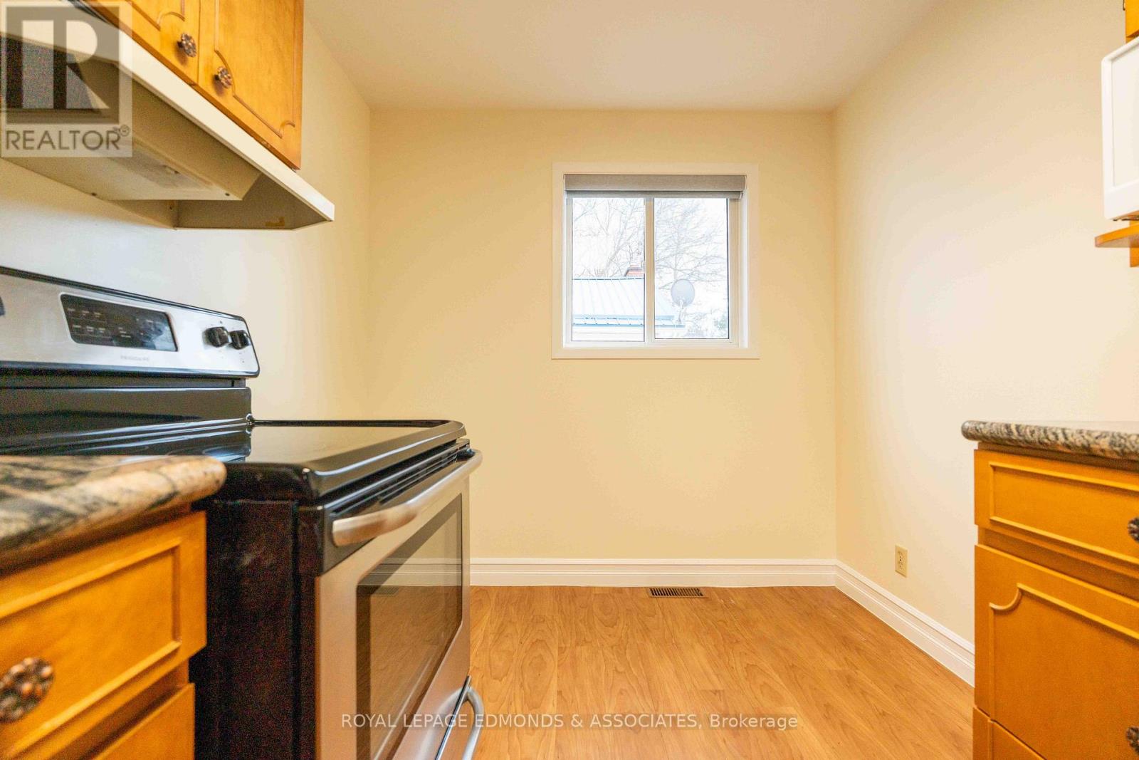 57 Beach Avenue, Deep River, Ontario K0J 1P0 - Photo 11 - X12572148