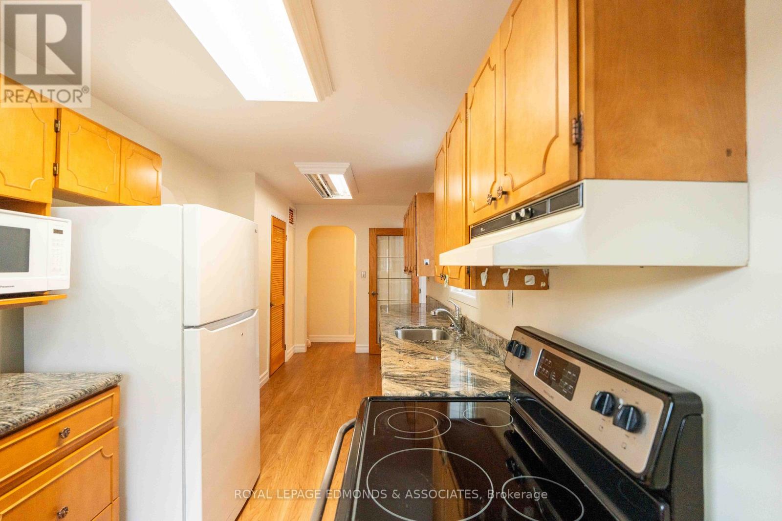 57 Beach Avenue, Deep River, Ontario K0J 1P0 - Photo 12 - X12572148