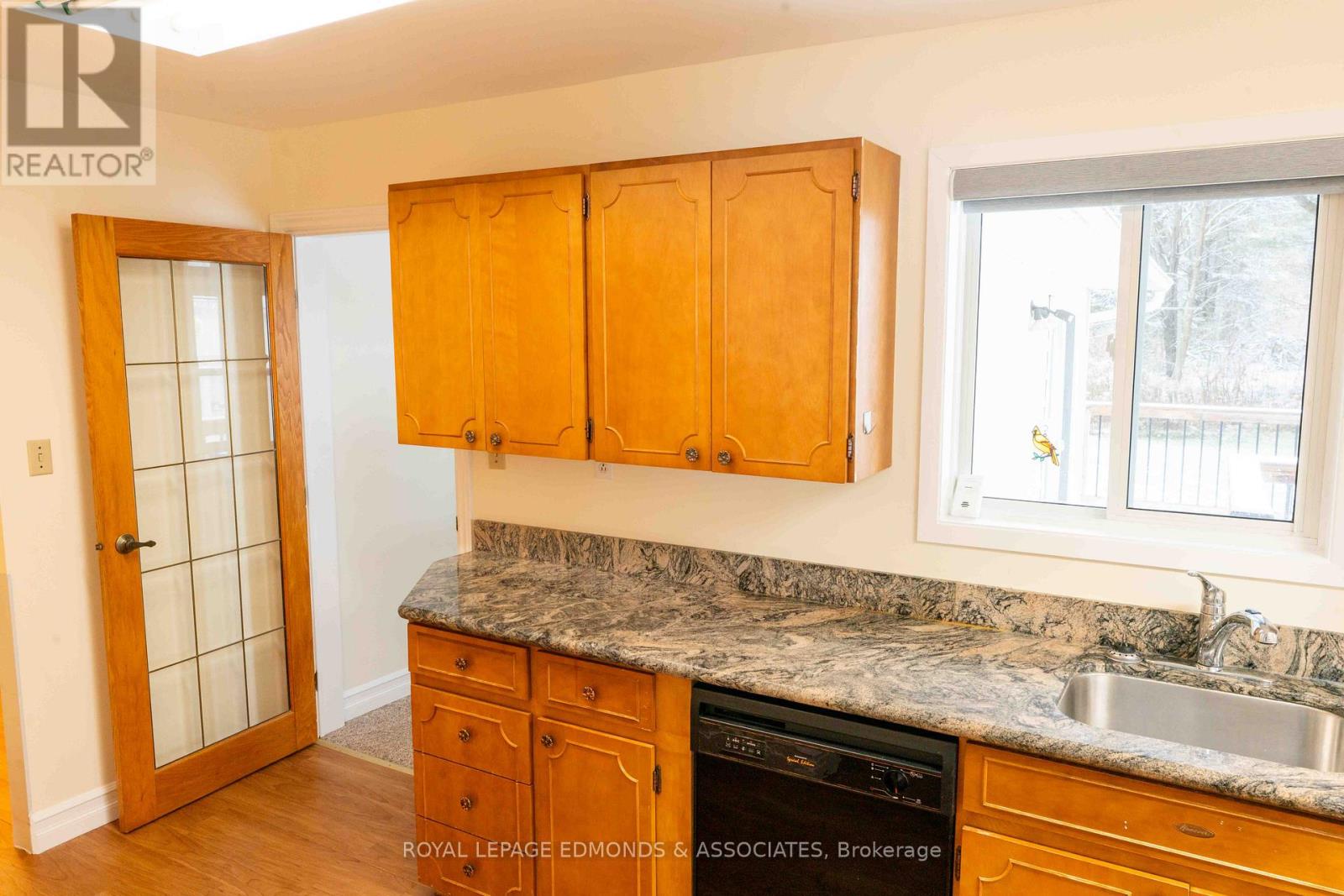 57 Beach Avenue, Deep River, Ontario K0J 1P0 - Photo 13 - X12572148