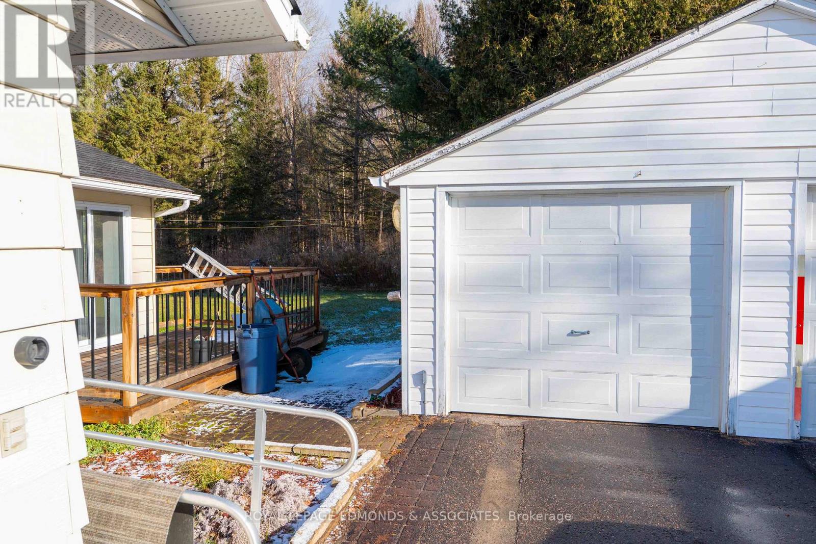 57 Beach Avenue, Deep River, Ontario K0J 1P0 - Photo 2 - X12572148