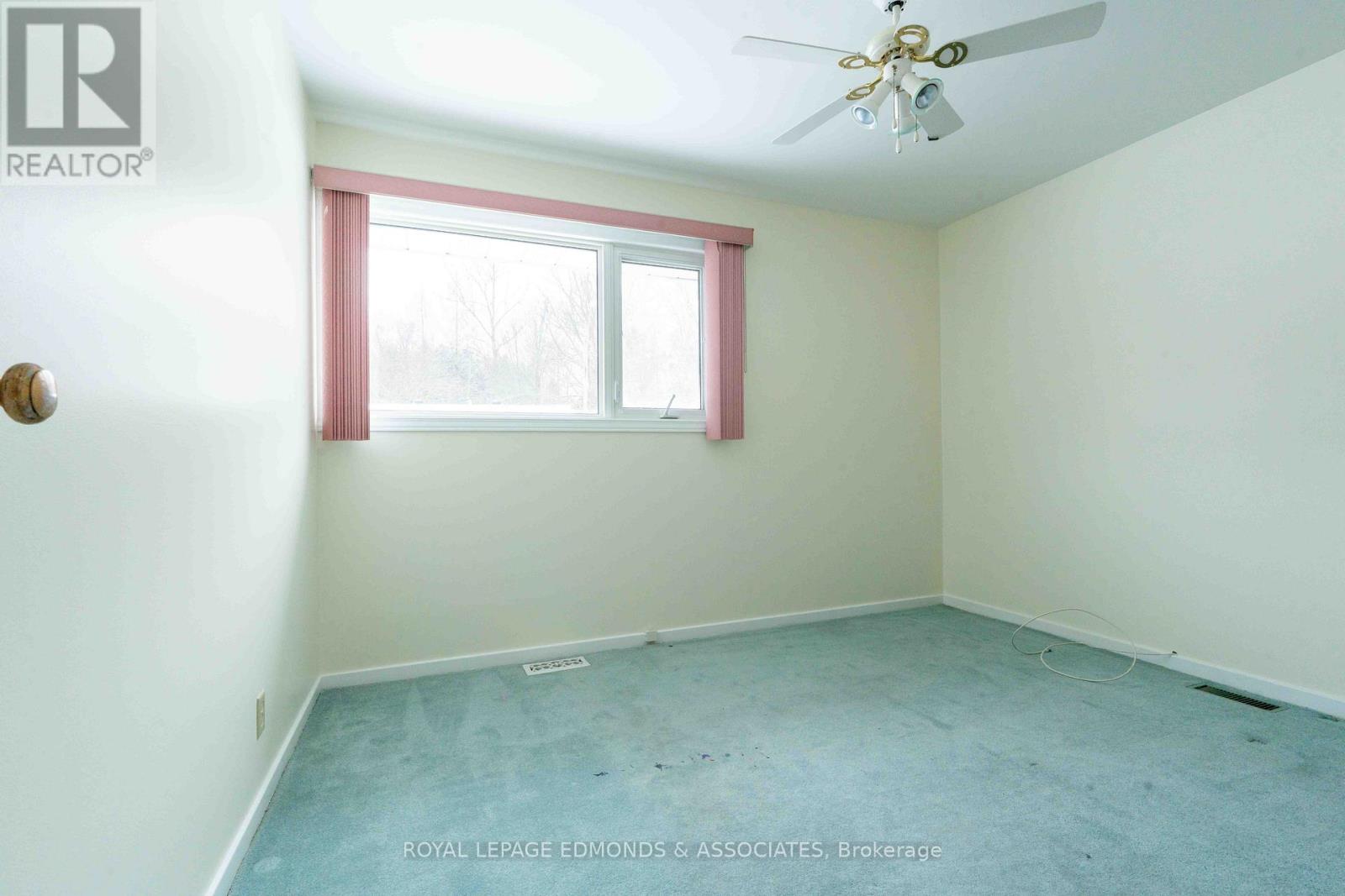 57 Beach Avenue, Deep River, Ontario K0J 1P0 - Photo 22 - X12572148