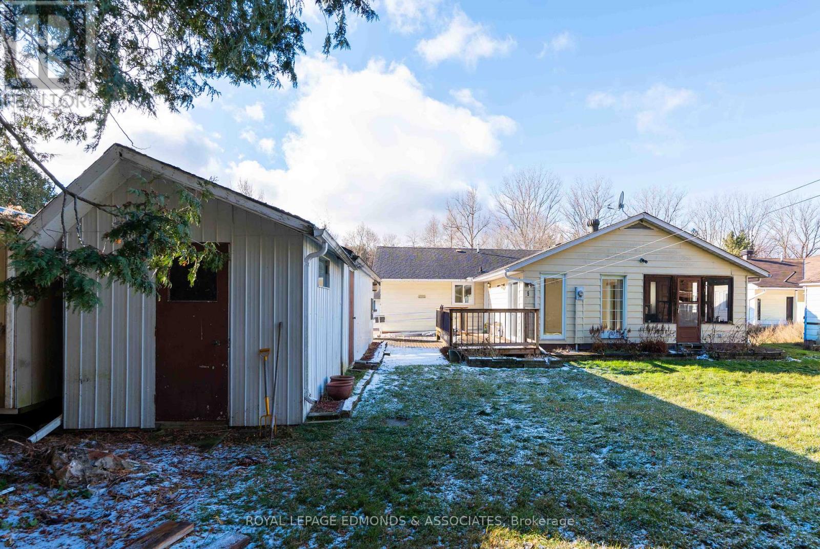 57 Beach Avenue, Deep River, Ontario K0J 1P0 - Photo 3 - X12572148