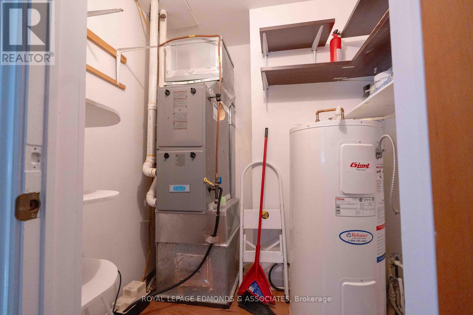 57 Beach Avenue, Deep River, Ontario K0J 1P0 - Photo 31 - X12572148