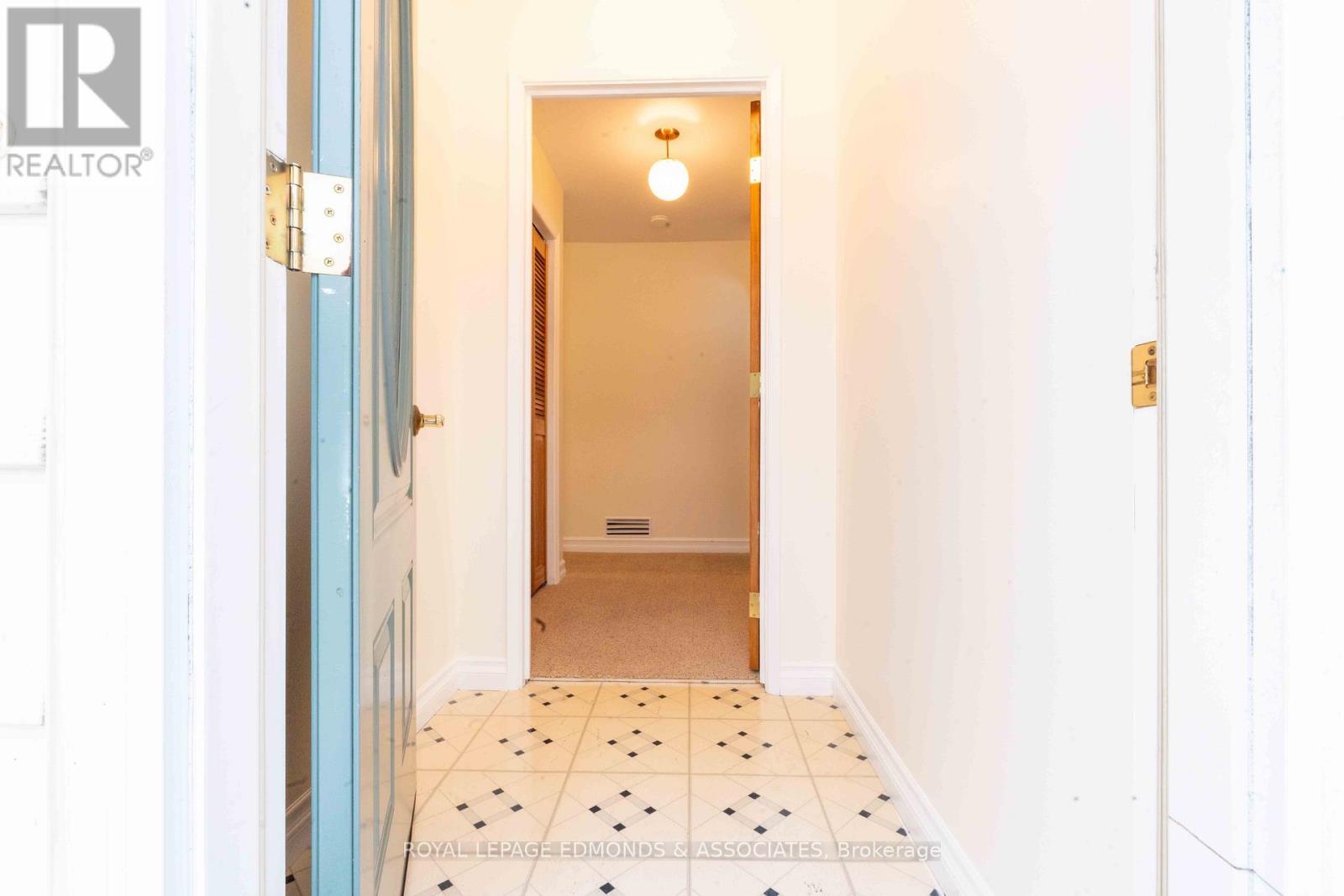 57 Beach Avenue, Deep River, Ontario K0J 1P0 - Photo 6 - X12572148