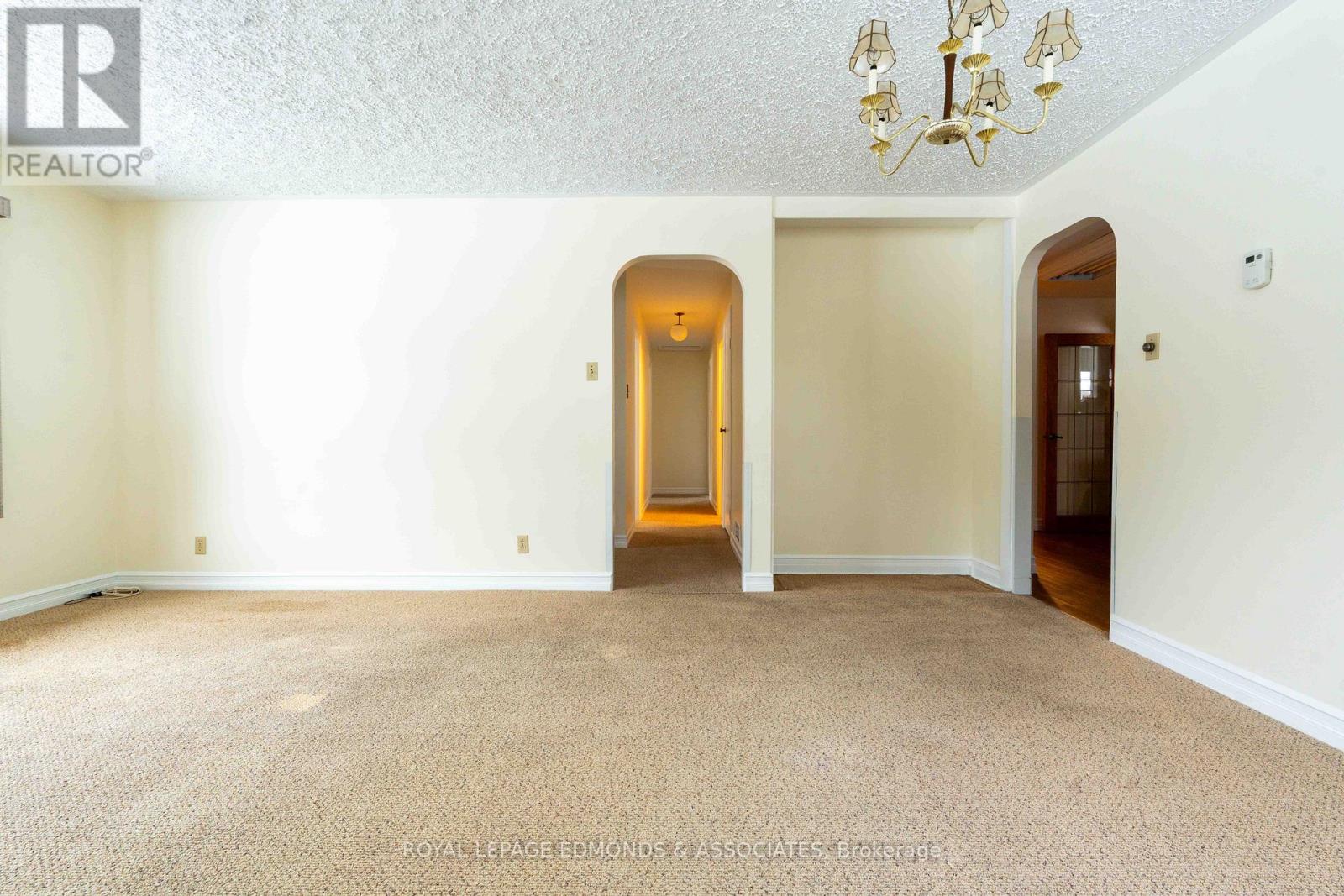 57 Beach Avenue, Deep River, Ontario K0J 1P0 - Photo 8 - X12572148