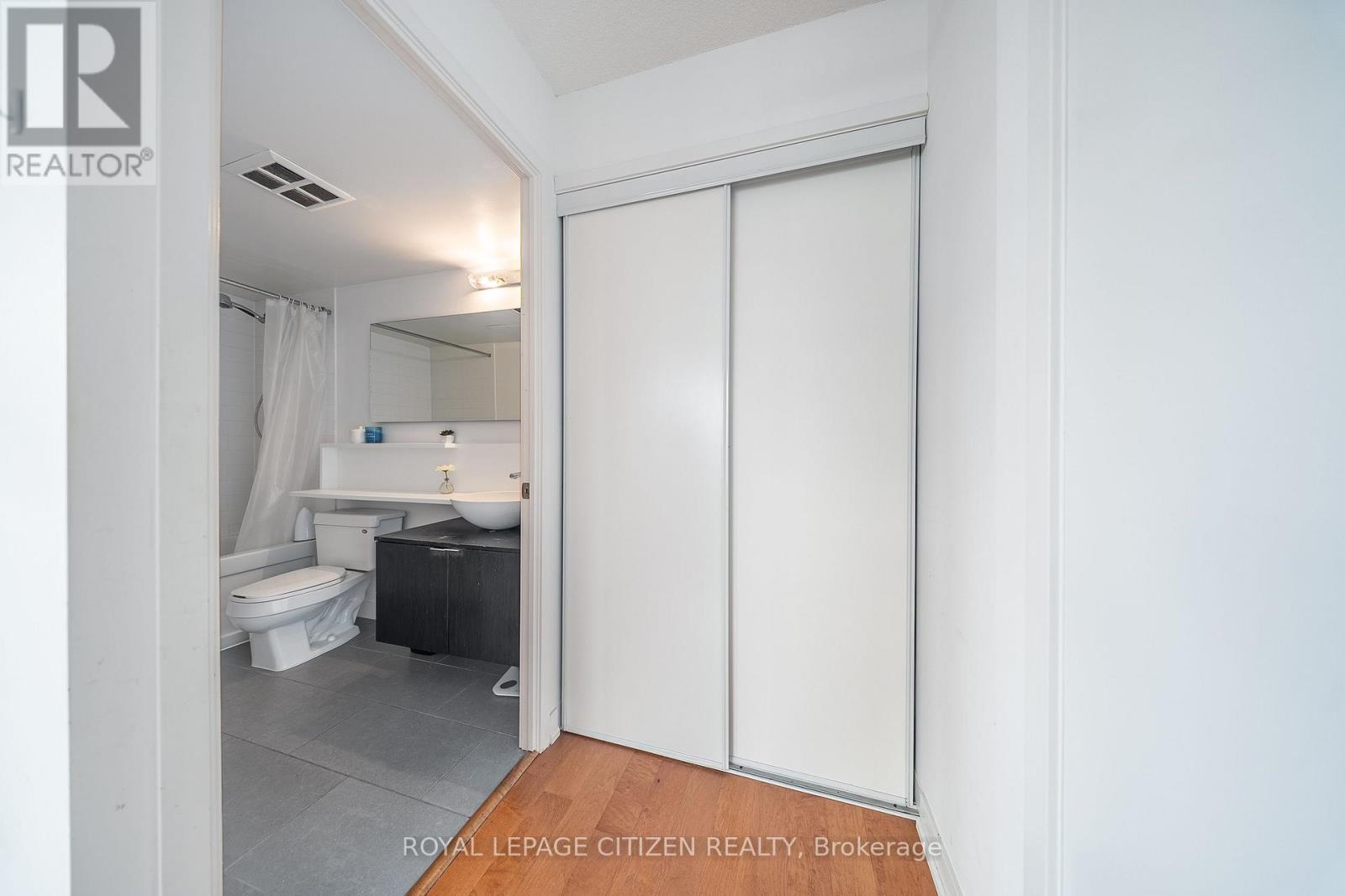 2512 - 15 Fort York Boulevard, Toronto, Ontario  M5V 3Y4 - Photo 23 - C12572130