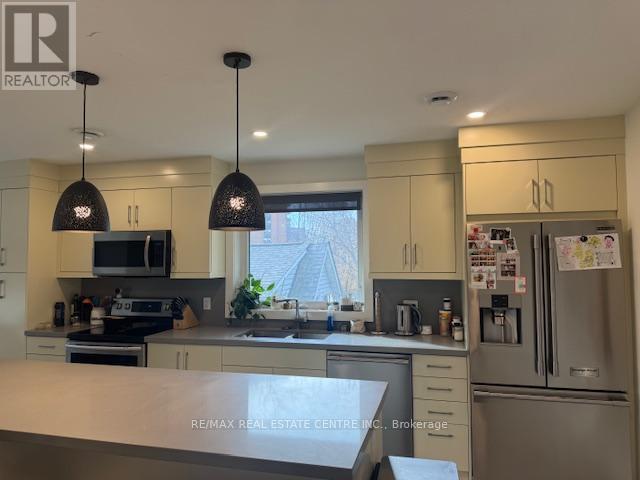 Upper - 22 Branch Street, Toronto, Ontario  M8W 1M7 - Photo 8 - W12571510