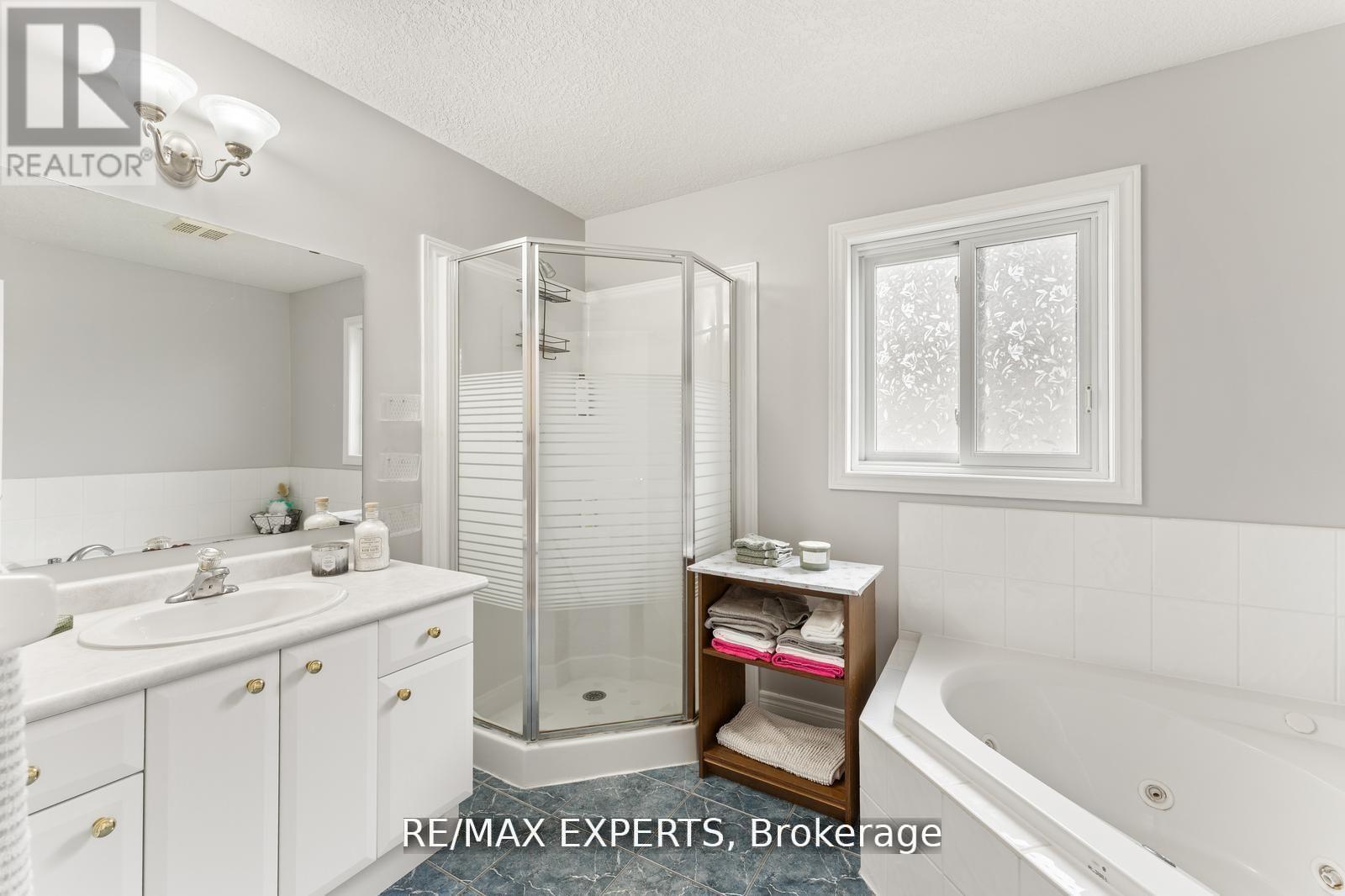 56 Steepleridge Street, Kitchener, Ontario  N2P 2W3 - Photo 24 - X12442317