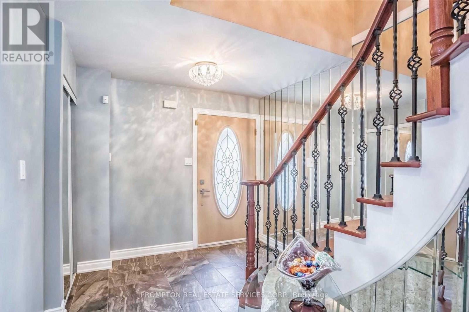 51 Ketchum Crescent, Markham, Ontario  L3S 3G3 - Photo 4 - N12572210