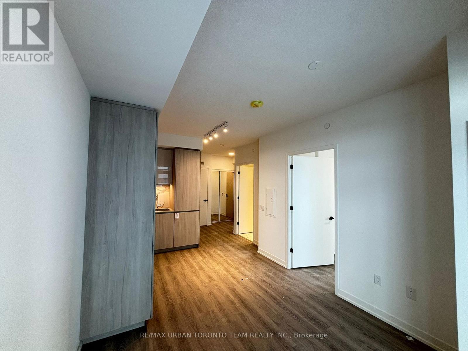 2615 - 8 Interchange Way, Vaughan, Ontario  L4K 5Z7 - Photo 2 - N12572214