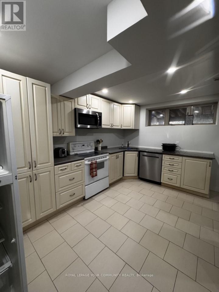 158 Roselena Drive, King (Schomberg), Ontario L0G 1T0 - Photo 5 - N12572290