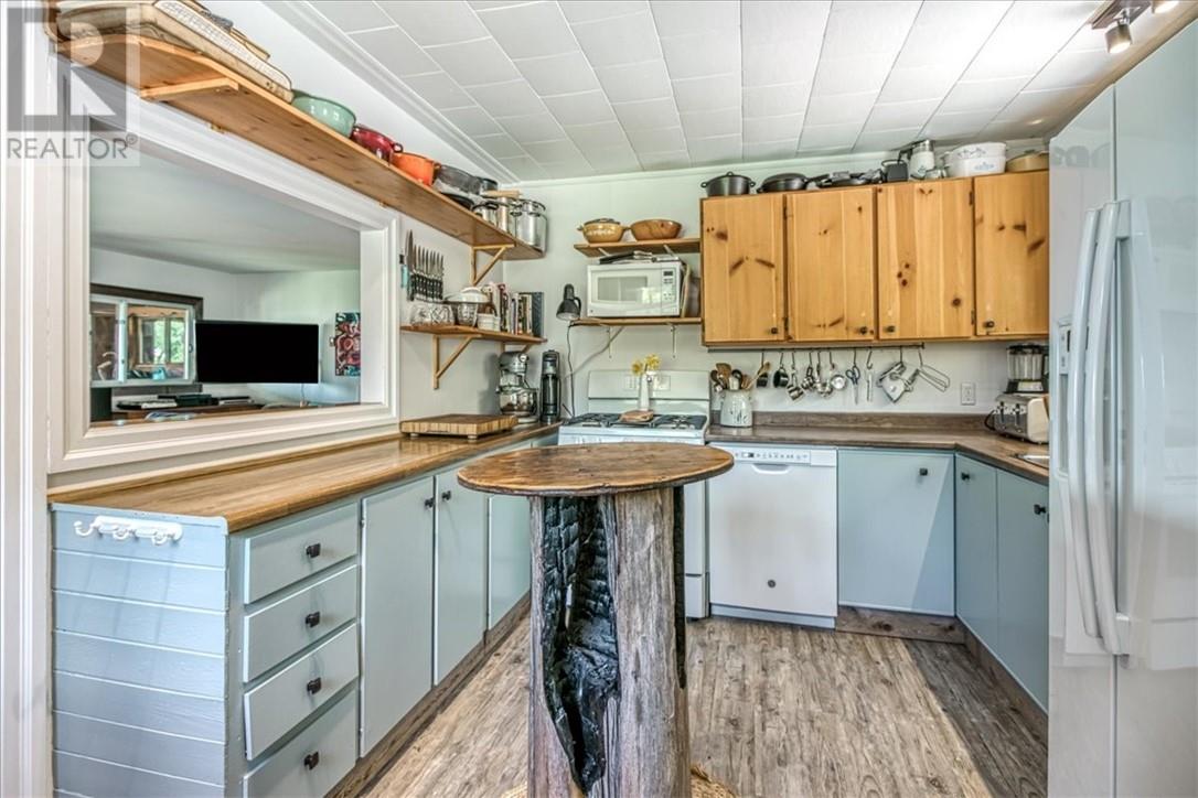 322 Cosby Subd Road, Mindemoya, Ontario  P0P 1S0 - Photo 15 - 2123161