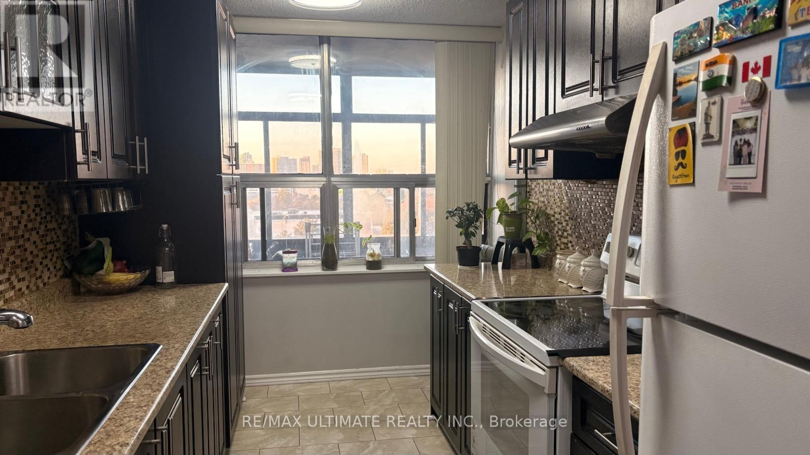 710 - 15 Kensington Road, Brampton, Ontario  L6T 3W2 - Photo 10 - W12572100