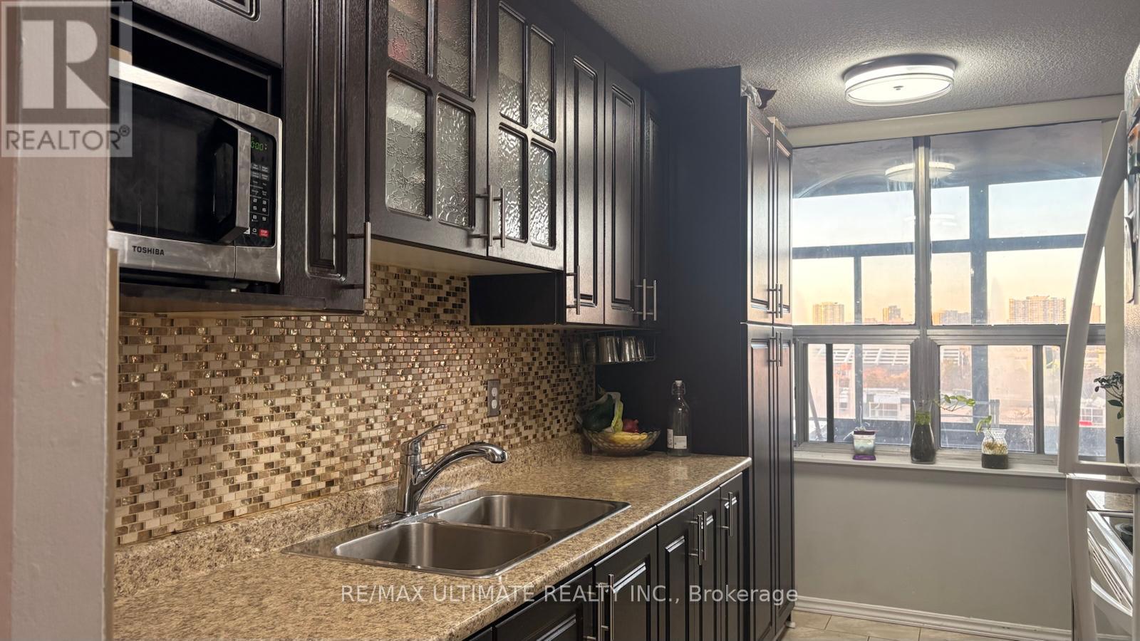 710 - 15 Kensington Road, Brampton, Ontario  L6T 3W2 - Photo 12 - W12572100