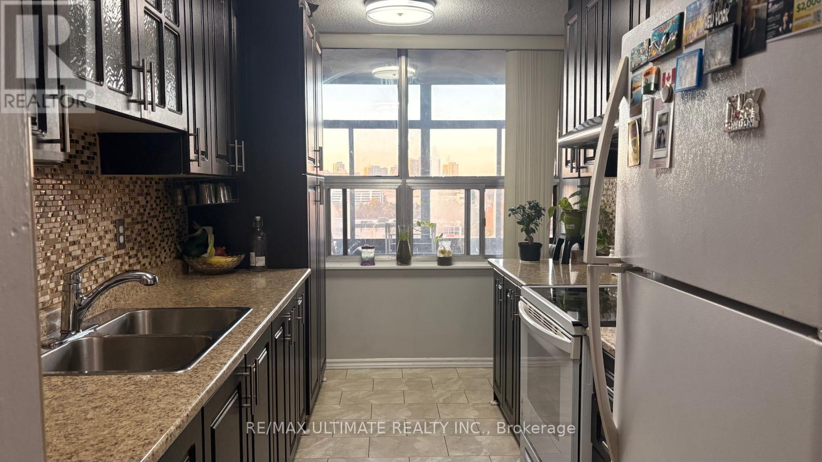 710 - 15 Kensington Road, Brampton, Ontario  L6T 3W2 - Photo 9 - W12572100