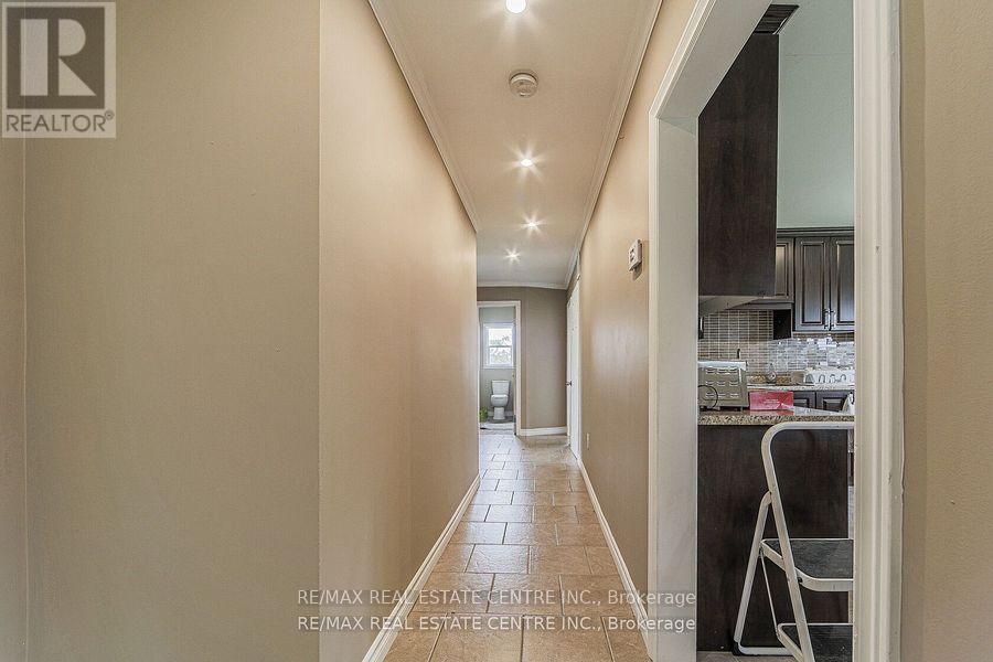 3024 Countryside Drive, Brampton, Ontario  L6P 0V3 - Photo 16 - W12572122