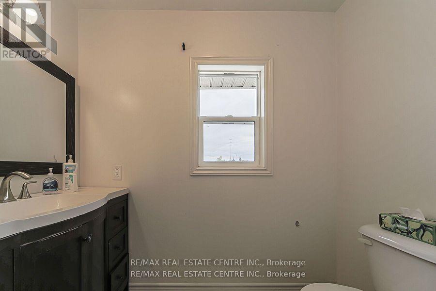 3024 Countryside Drive, Brampton, Ontario  L6P 0V3 - Photo 17 - W12572122