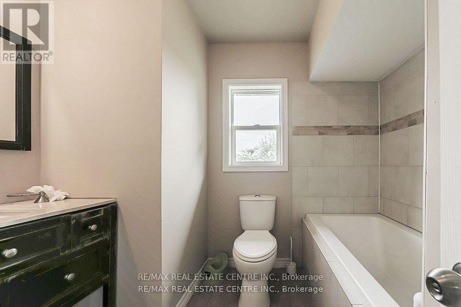 3024 Countryside Drive, Brampton, Ontario  L6P 0V3 - Photo 21 - W12572122