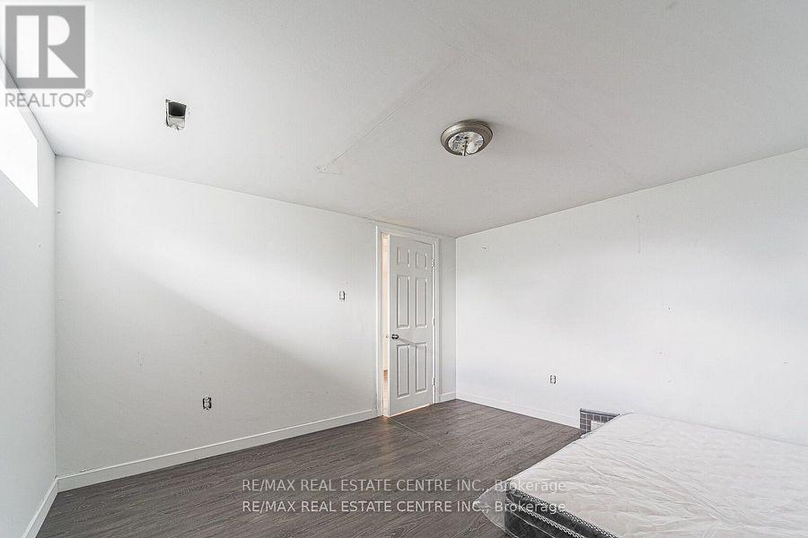 3024 Countryside Drive, Brampton, Ontario  L6P 0V3 - Photo 23 - W12572122