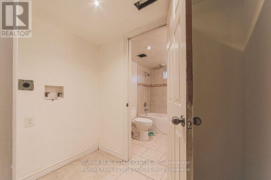 3024 Countryside Drive, Brampton, Ontario  L6P 0V3 - Photo 26 - W12572122