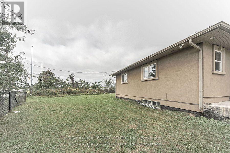 3024 Countryside Drive, Brampton, Ontario  L6P 0V3 - Photo 8 - W12572122