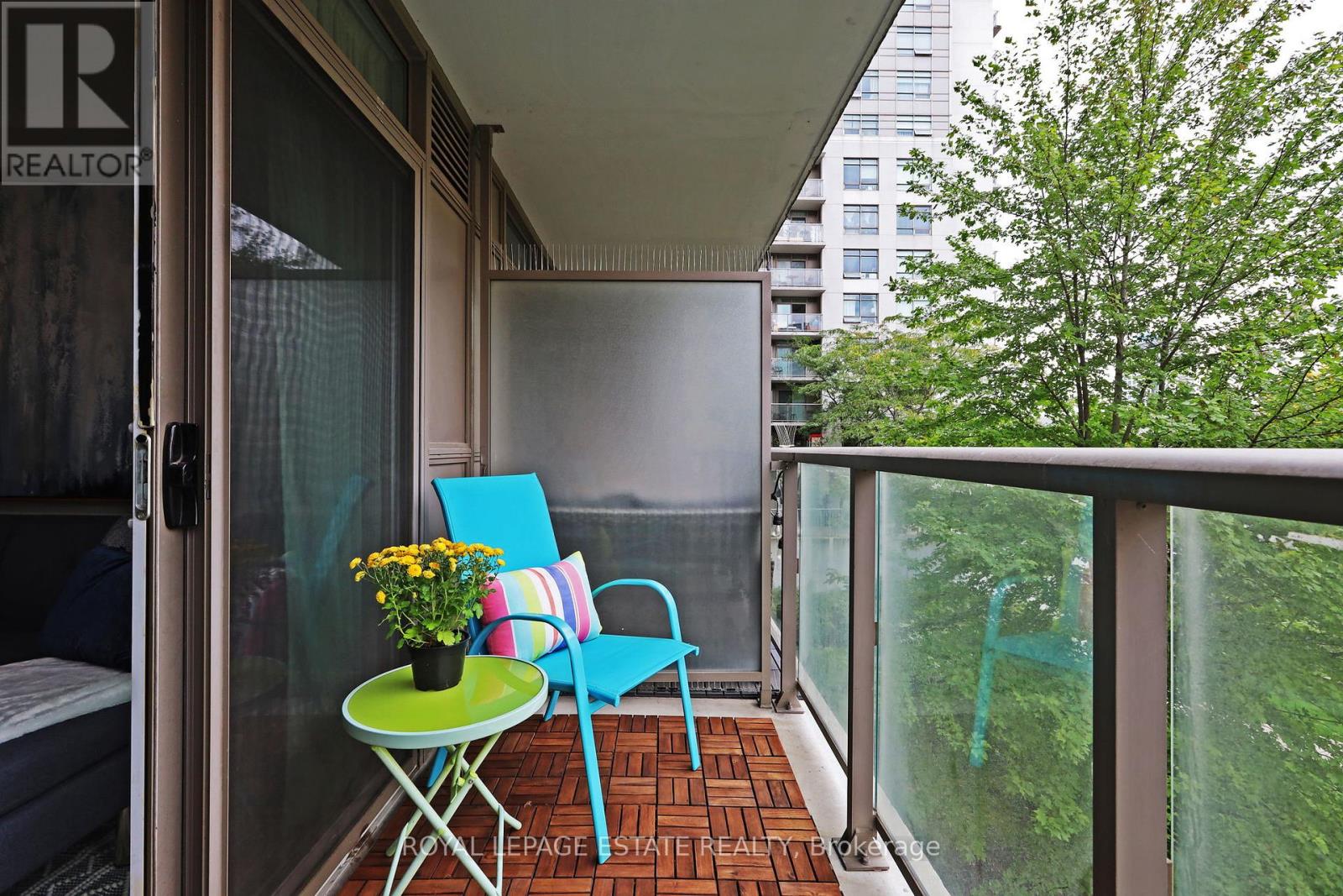 206 - 816 Lansdowne Avenue, Toronto, Ontario  M6H 4K6 - Photo 19 - W12572142