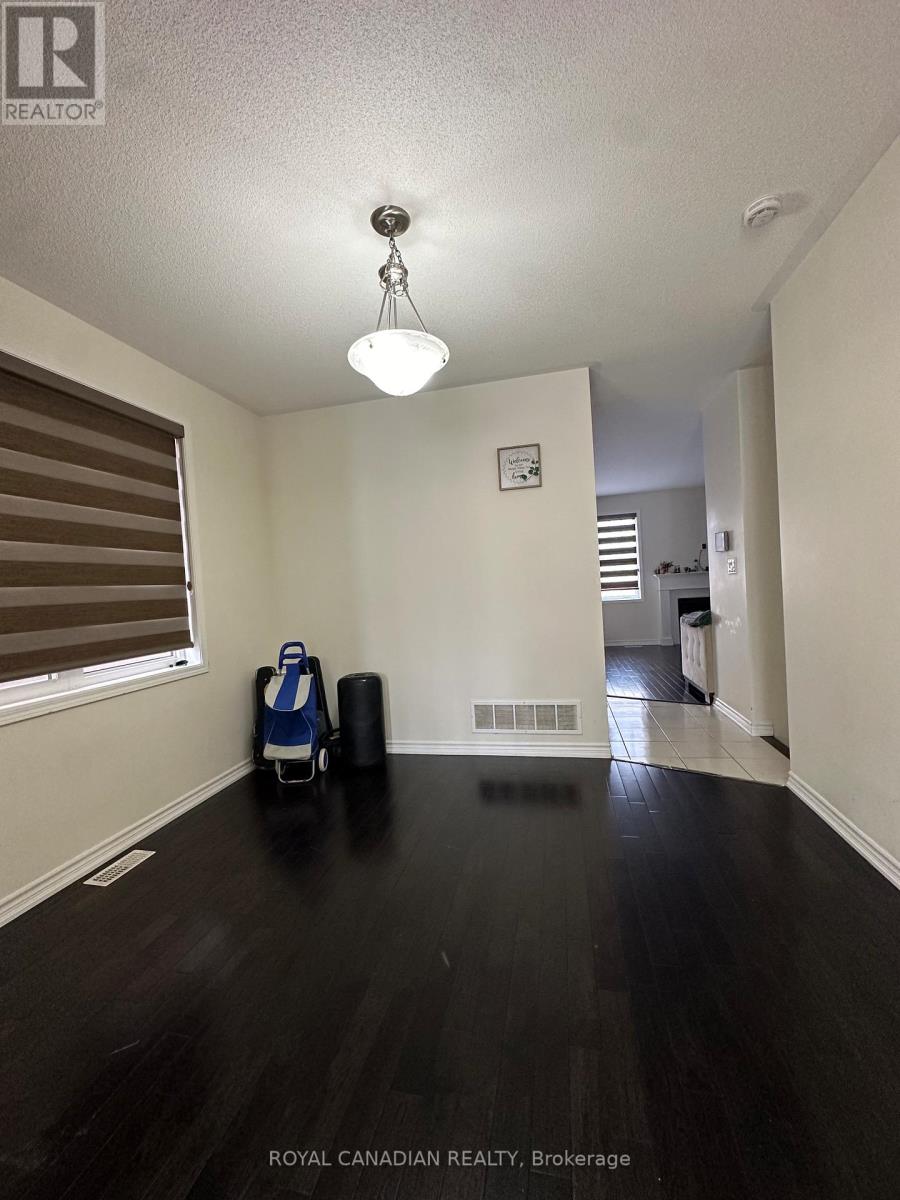 Upper - 124 Tysonville Circle, Brampton, Ontario  L7A 4B3 - Photo 3 - W12572154