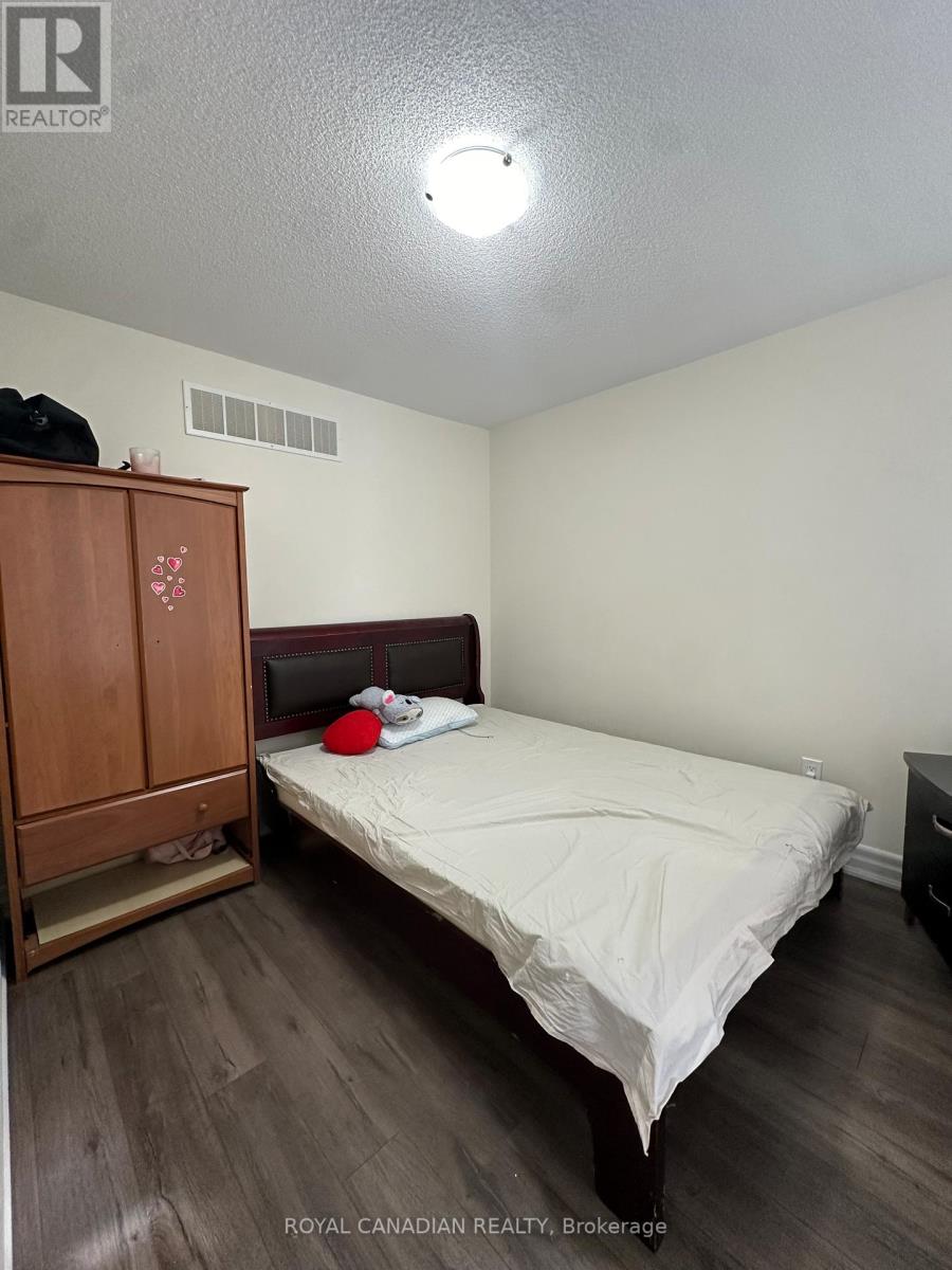 Upper - 124 Tysonville Circle, Brampton, Ontario  L7A 4B3 - Photo 5 - W12572154