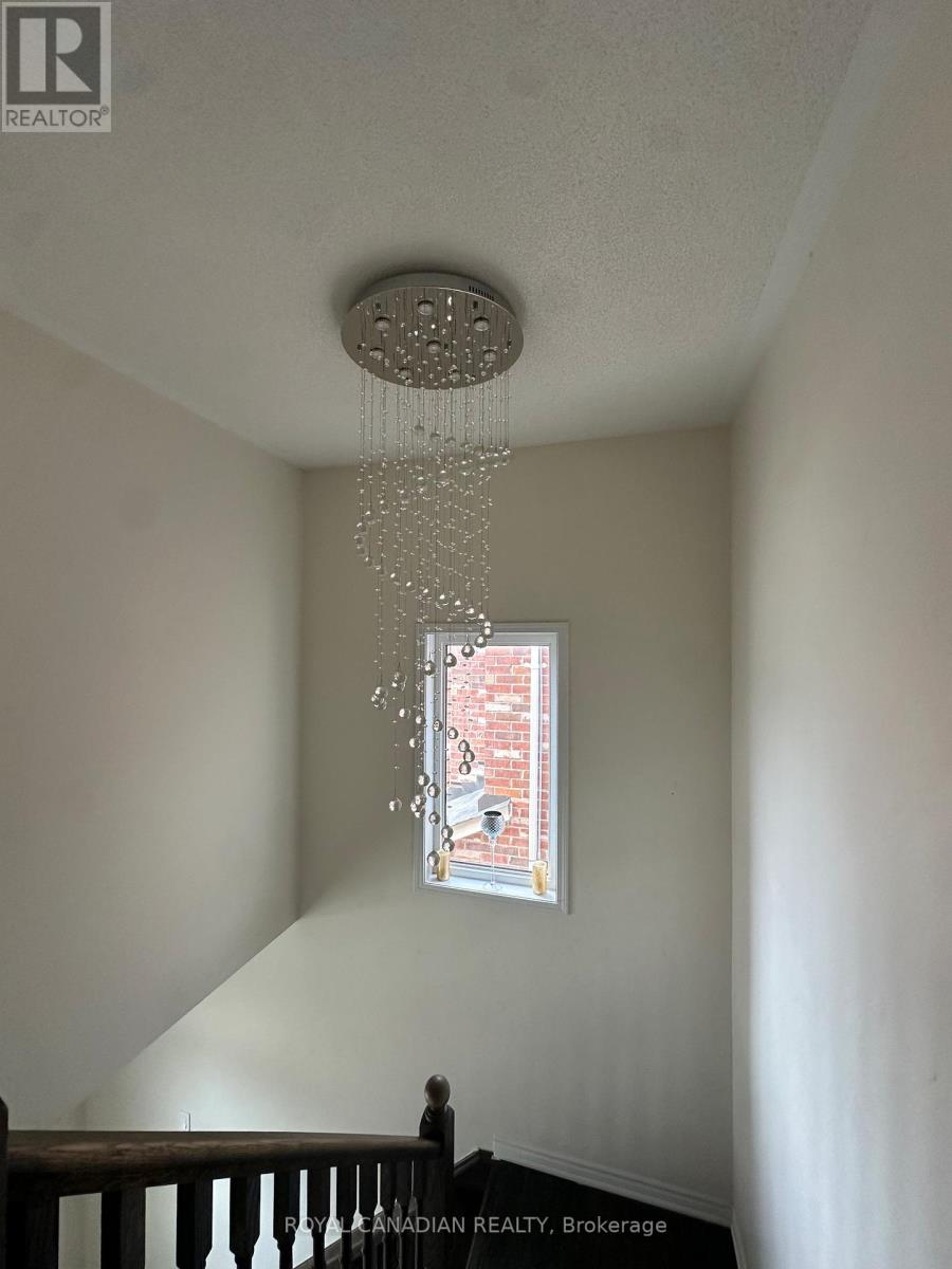 Upper - 124 Tysonville Circle, Brampton, Ontario  L7A 4B3 - Photo 8 - W12572154