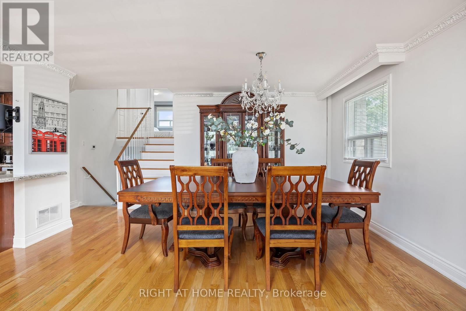 30 Hawthorne Road, Toronto, Ontario  M9R 1P3 - Photo 10 - W12572156