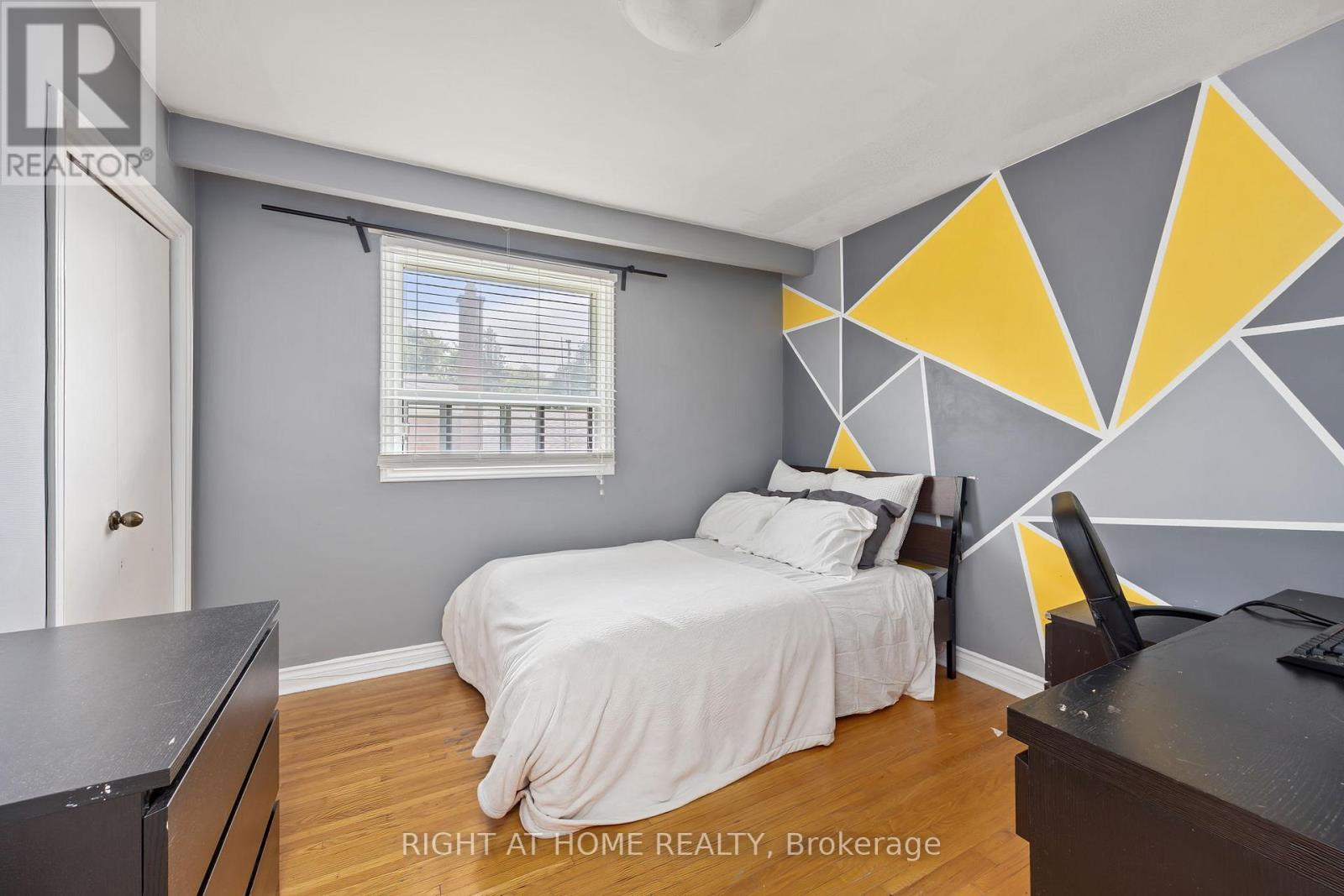 30 Hawthorne Road, Toronto, Ontario  M9R 1P3 - Photo 17 - W12572156