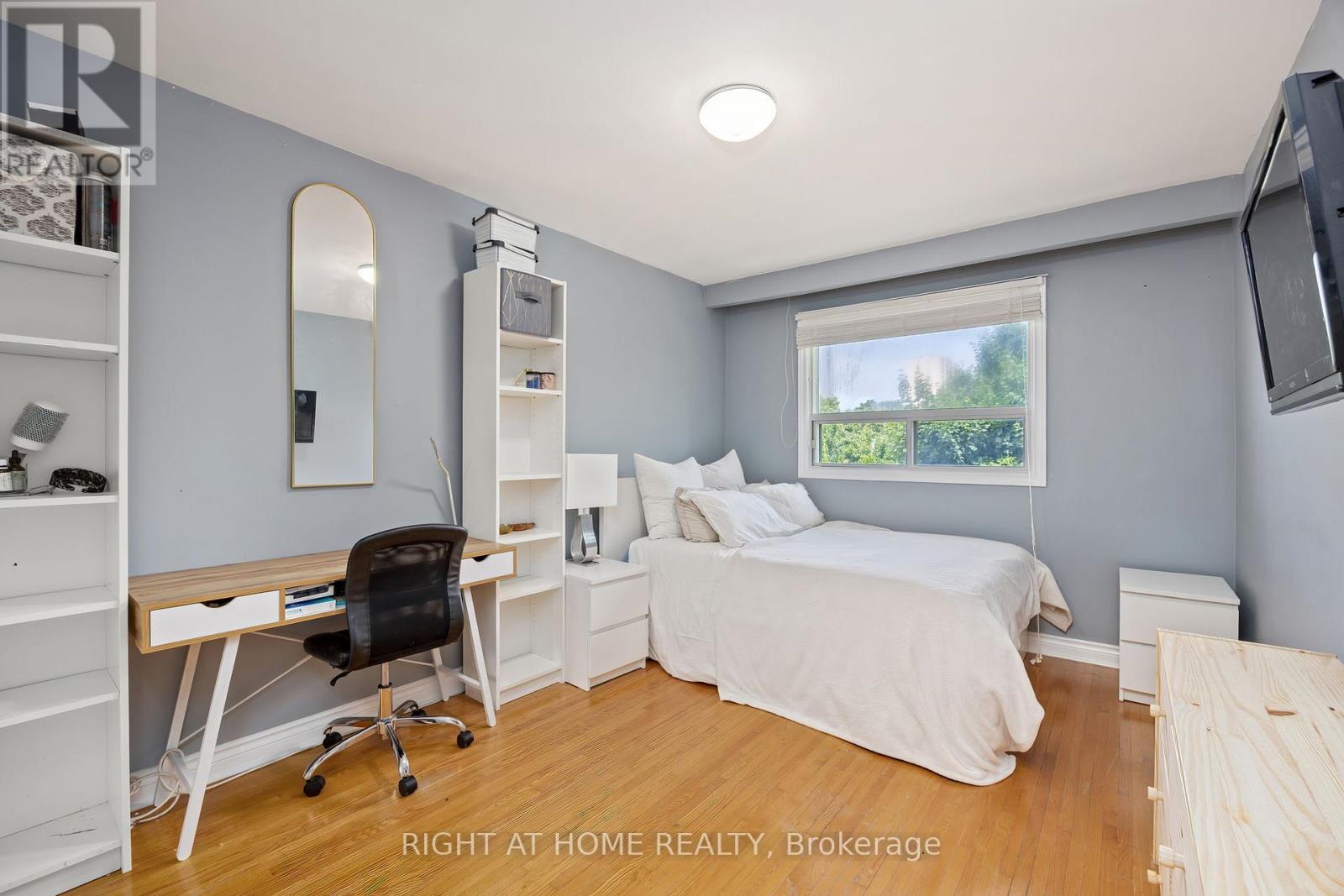 30 Hawthorne Road, Toronto, Ontario  M9R 1P3 - Photo 18 - W12572156