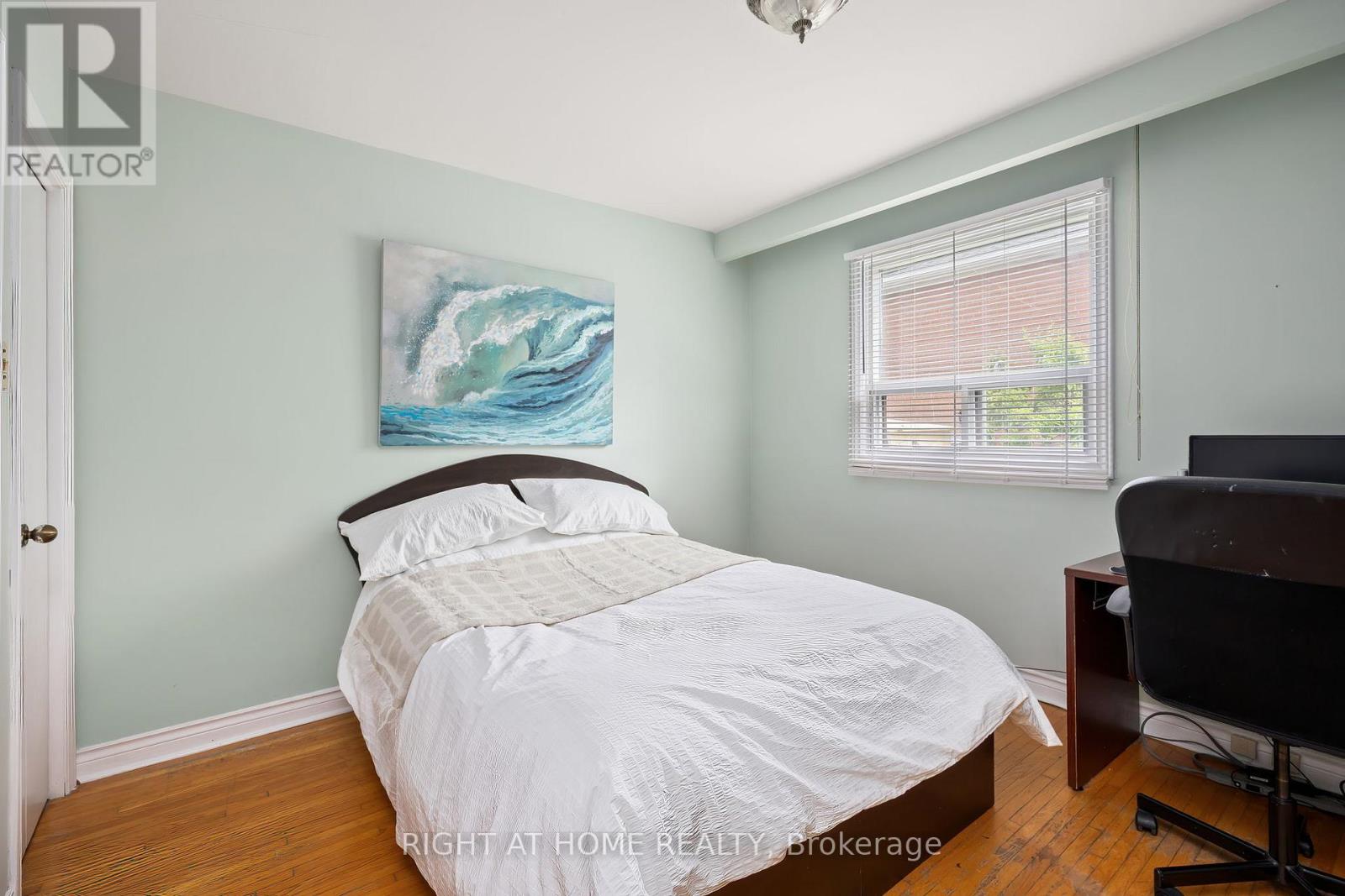 30 Hawthorne Road, Toronto, Ontario  M9R 1P3 - Photo 19 - W12572156