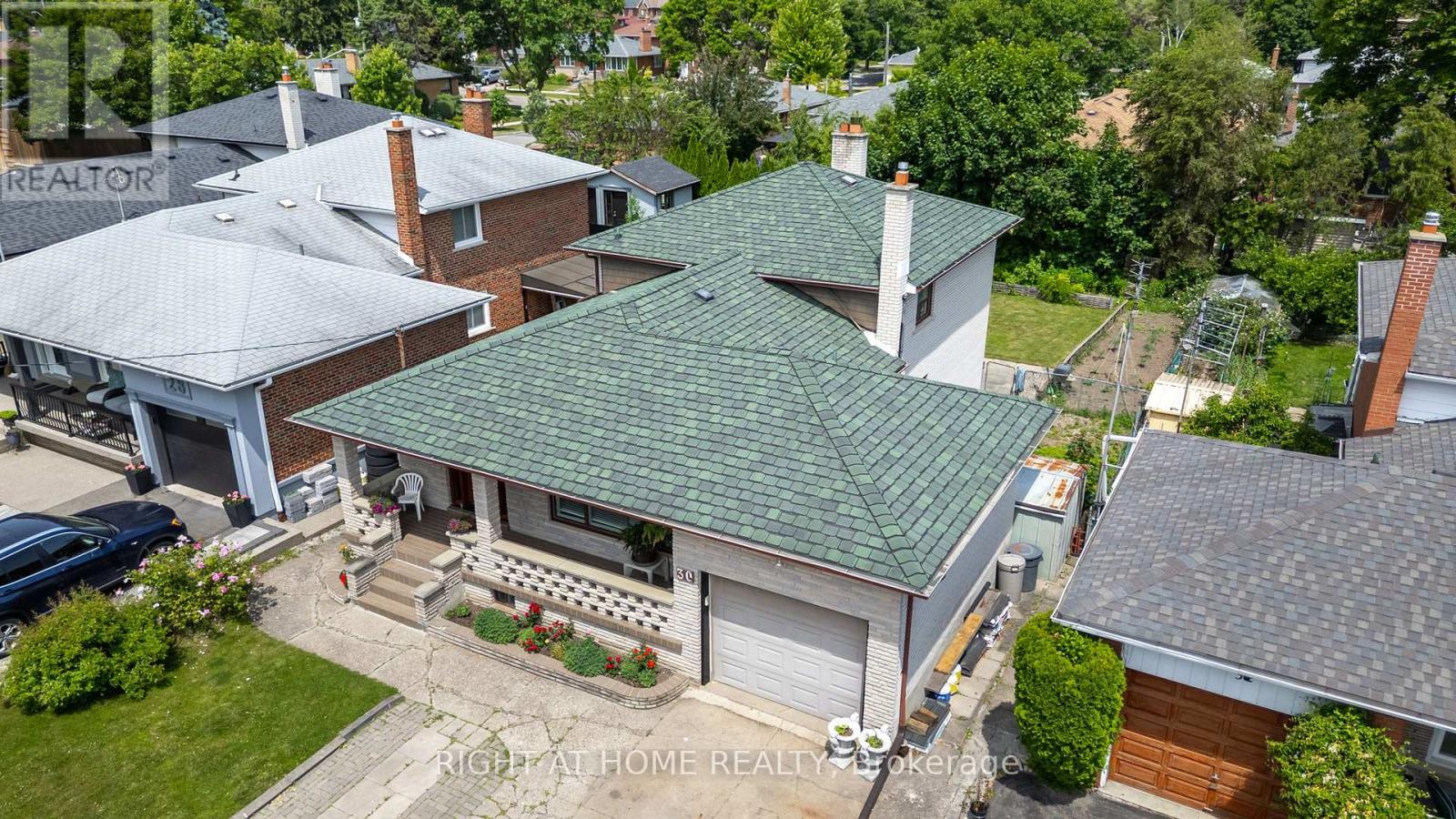 30 Hawthorne Road, Toronto, Ontario  M9R 1P3 - Photo 2 - W12572156