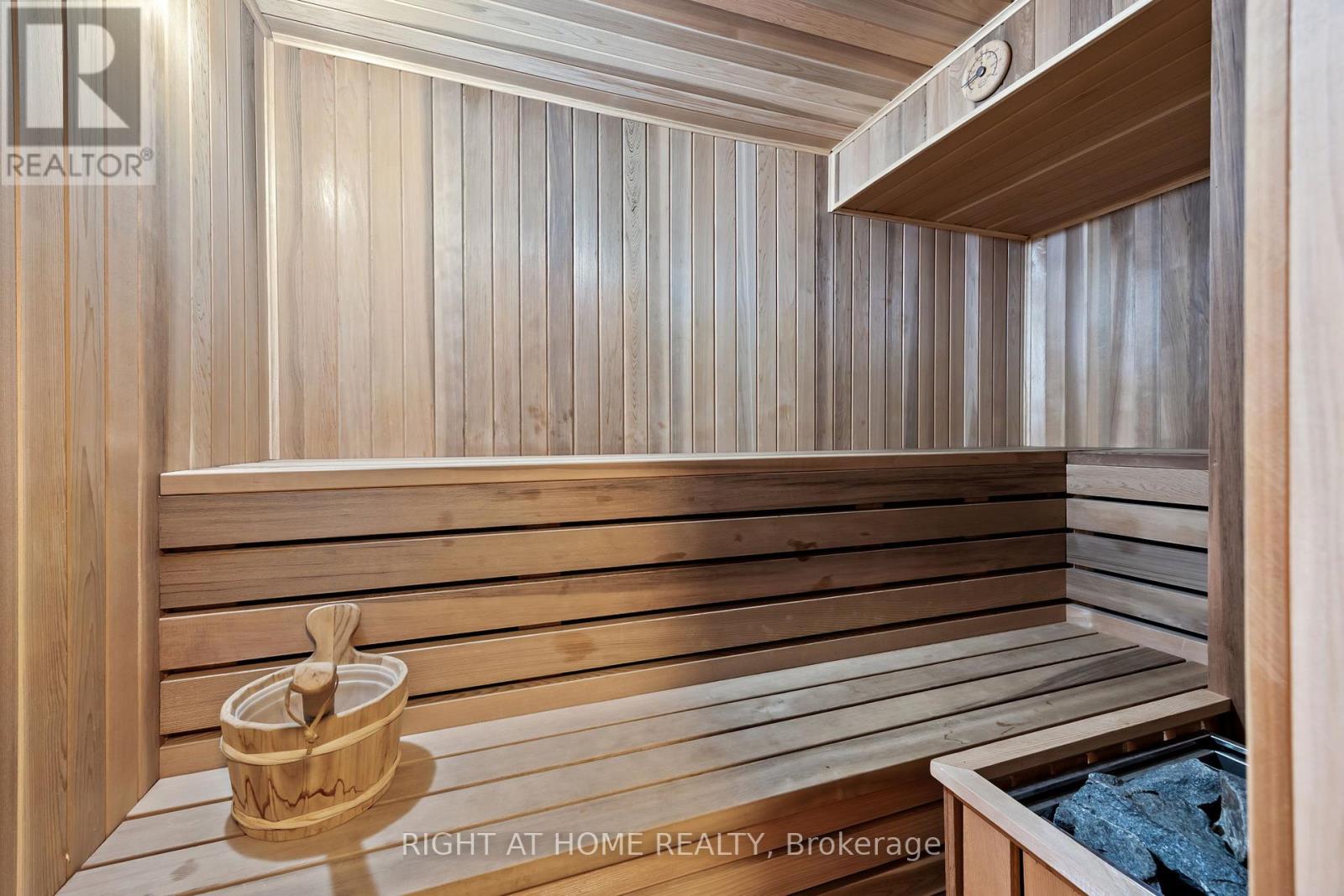 30 Hawthorne Road, Toronto, Ontario  M9R 1P3 - Photo 20 - W12572156