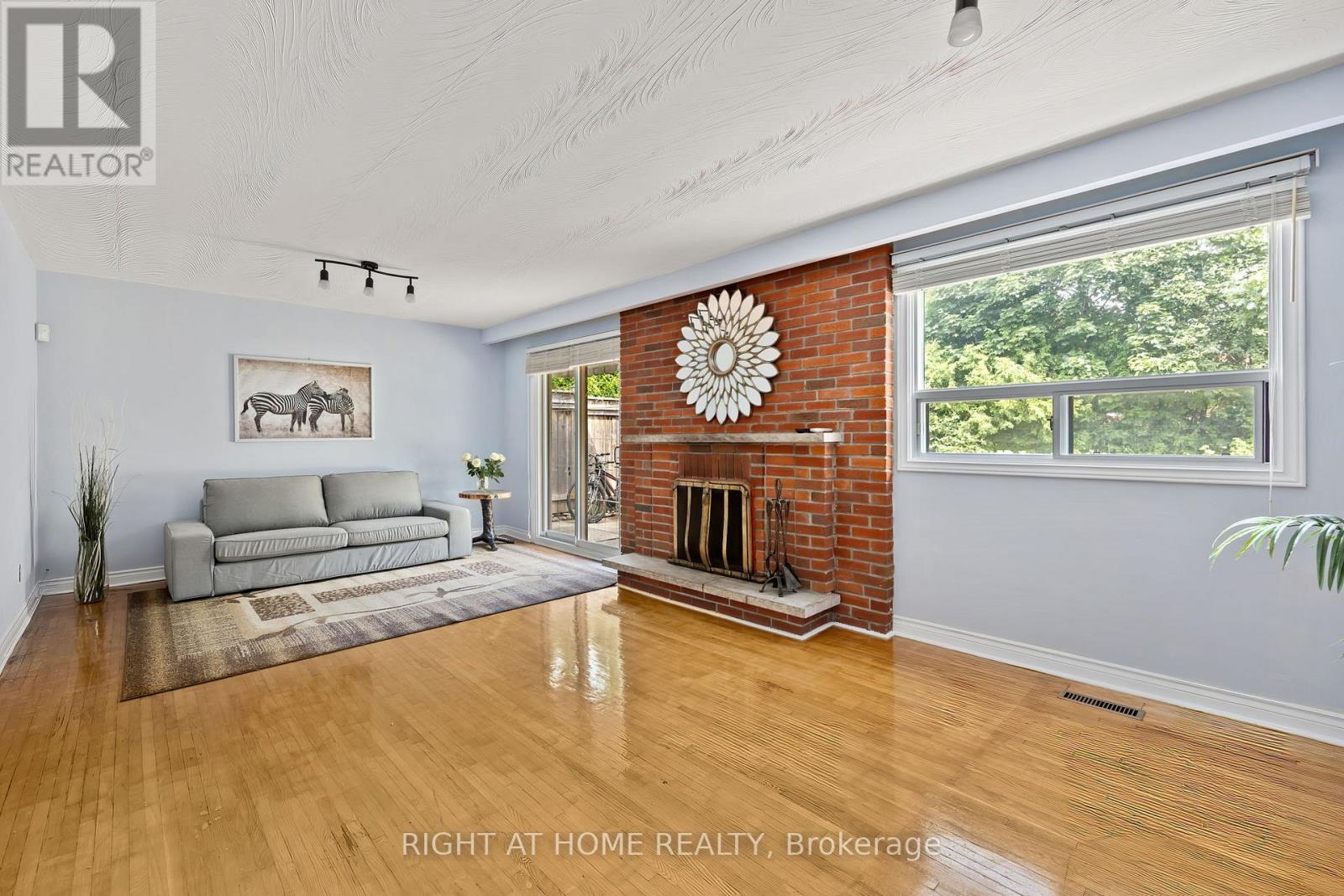 30 Hawthorne Road, Toronto, Ontario  M9R 1P3 - Photo 21 - W12572156