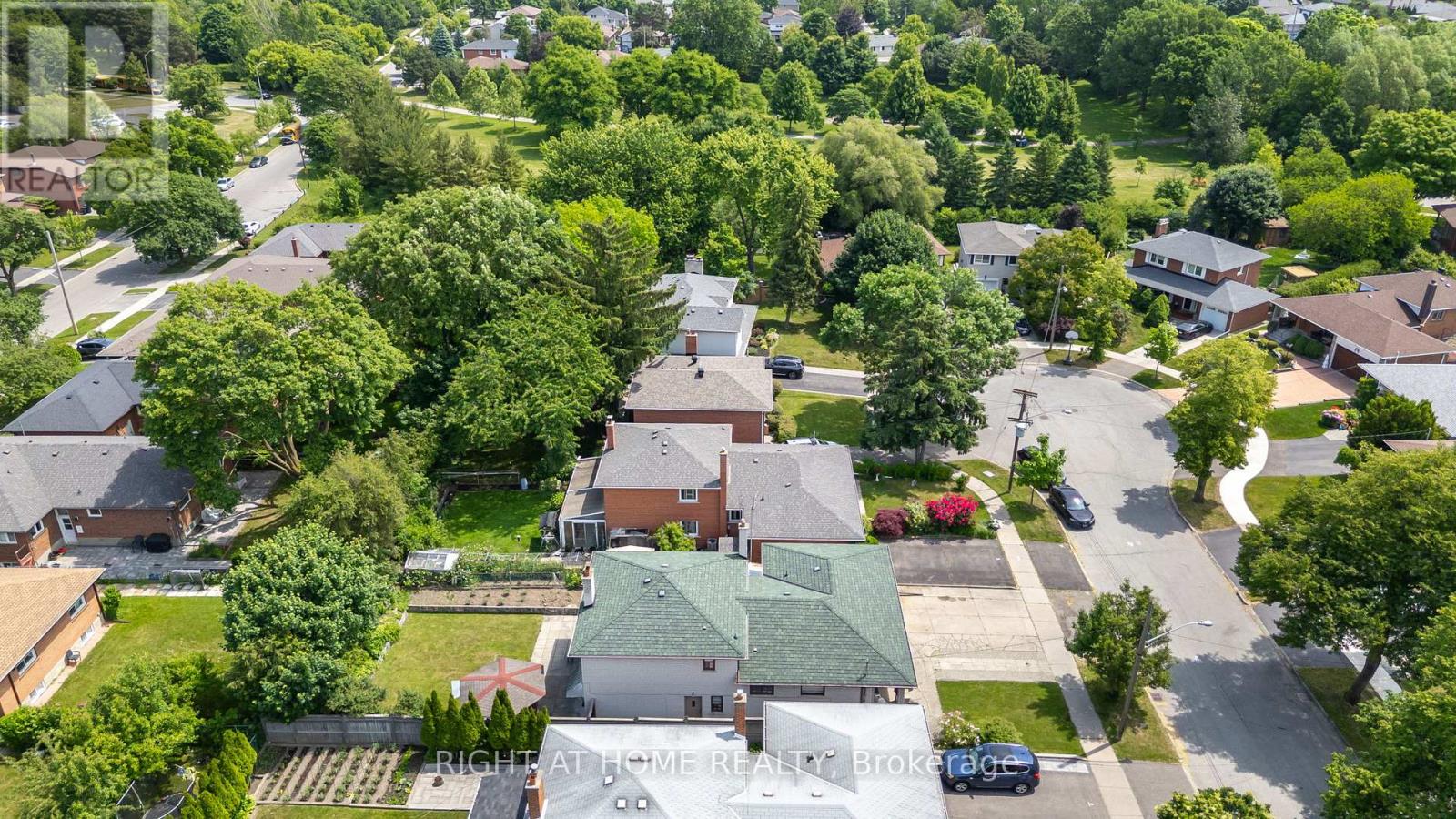 30 Hawthorne Road, Toronto, Ontario  M9R 1P3 - Photo 24 - W12572156