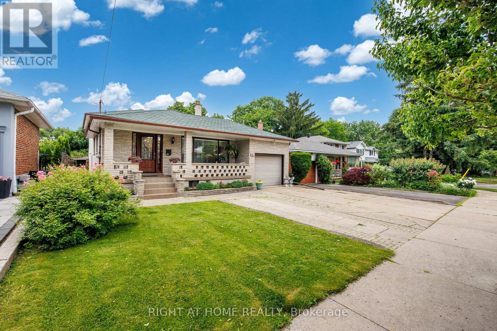 30 Hawthorne Road, Toronto, Ontario  M9R 1P3 - Photo 3 - W12572156