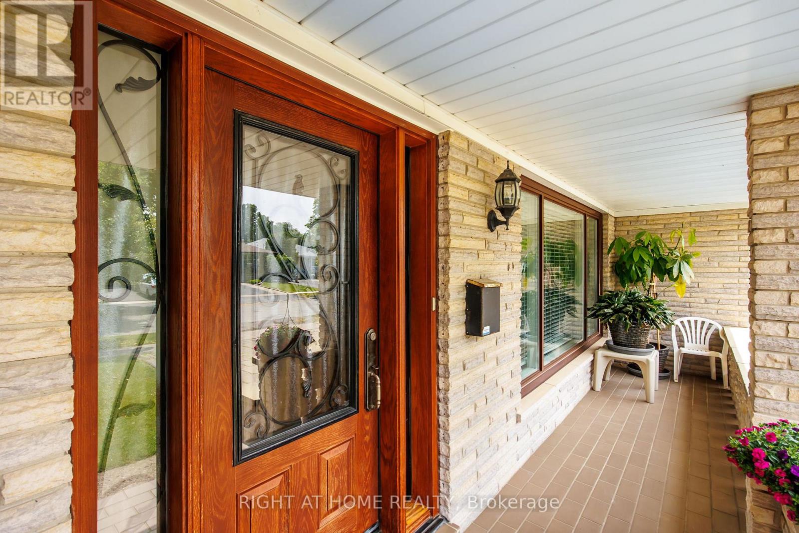 30 Hawthorne Road, Toronto, Ontario  M9R 1P3 - Photo 5 - W12572156