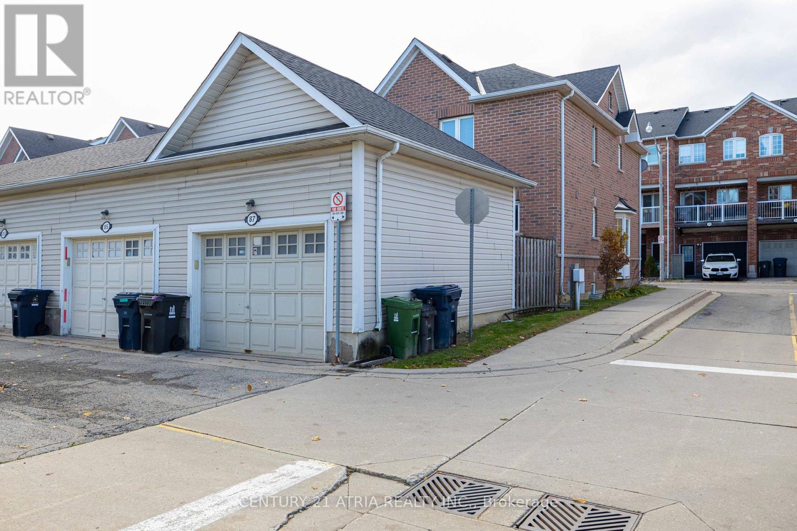 87 Brickworks Lane, Toronto, Ontario  M6N 5H8 - Photo 7 - W12572160