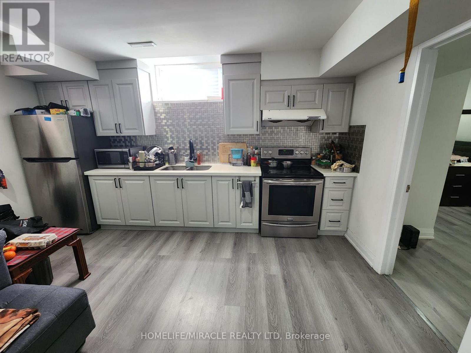 33 TRELLANOCK ROAD, Brampton, Ontario